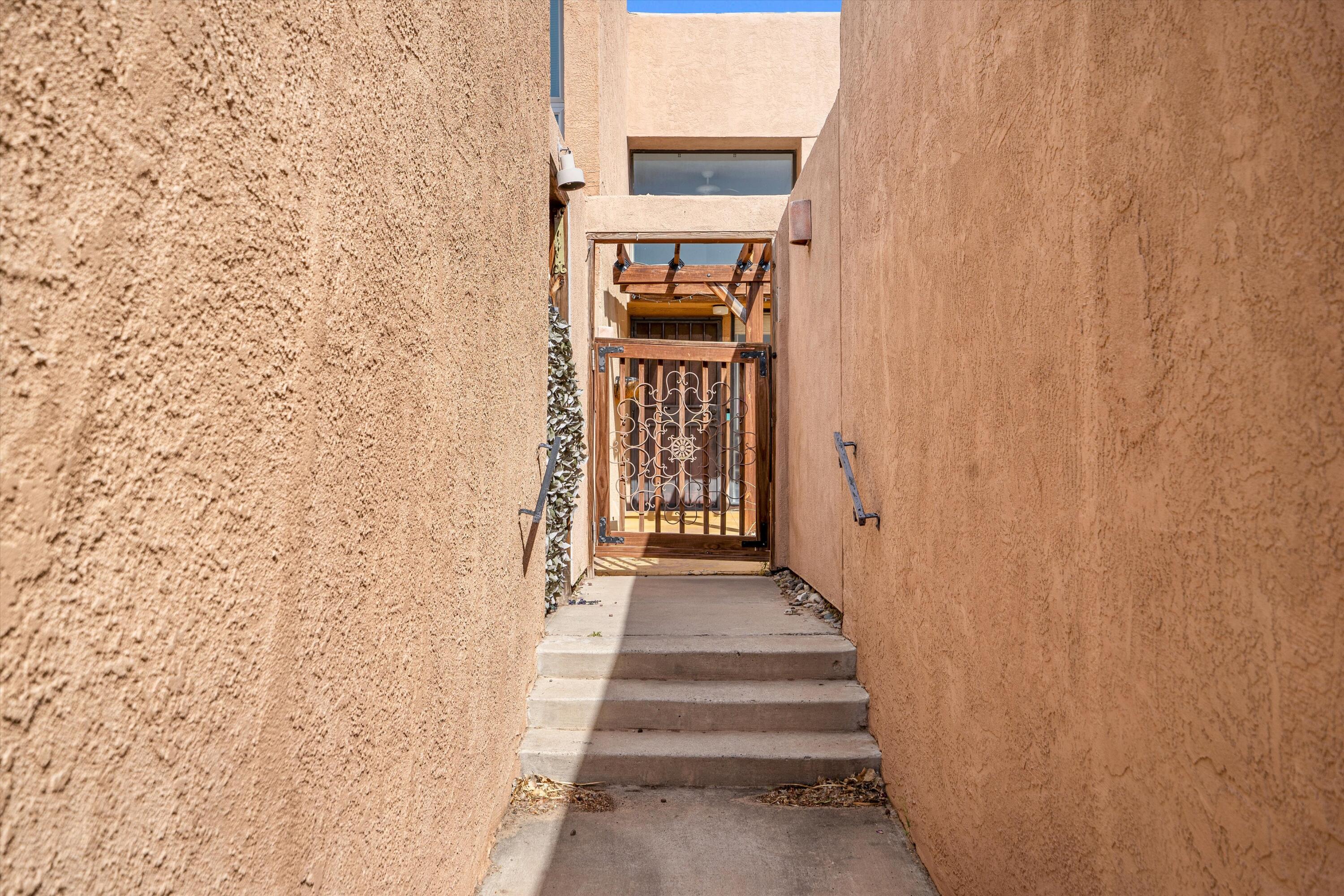 2700 Vista Grande Drive NW 18