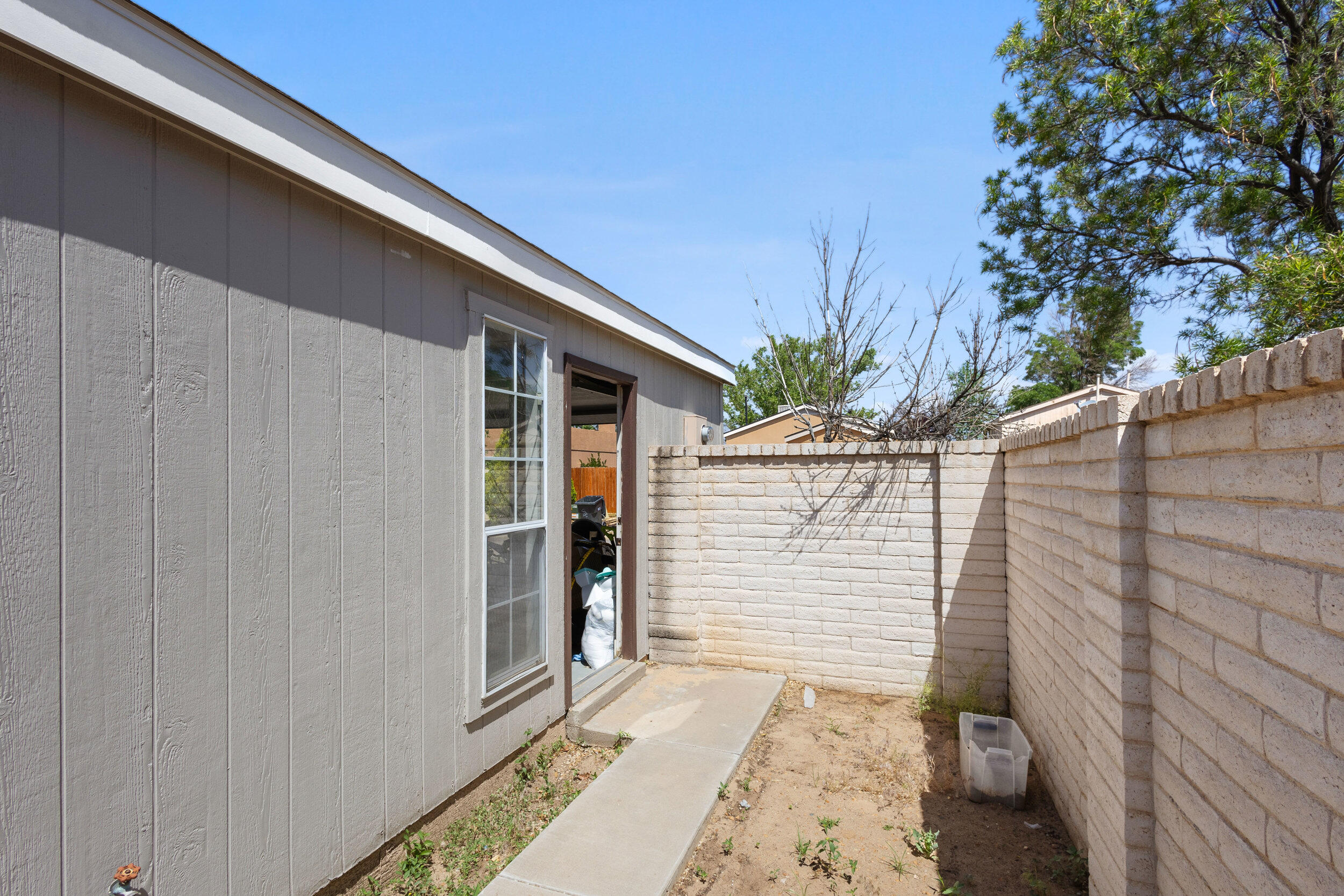 1705 Skyview Circle NE
