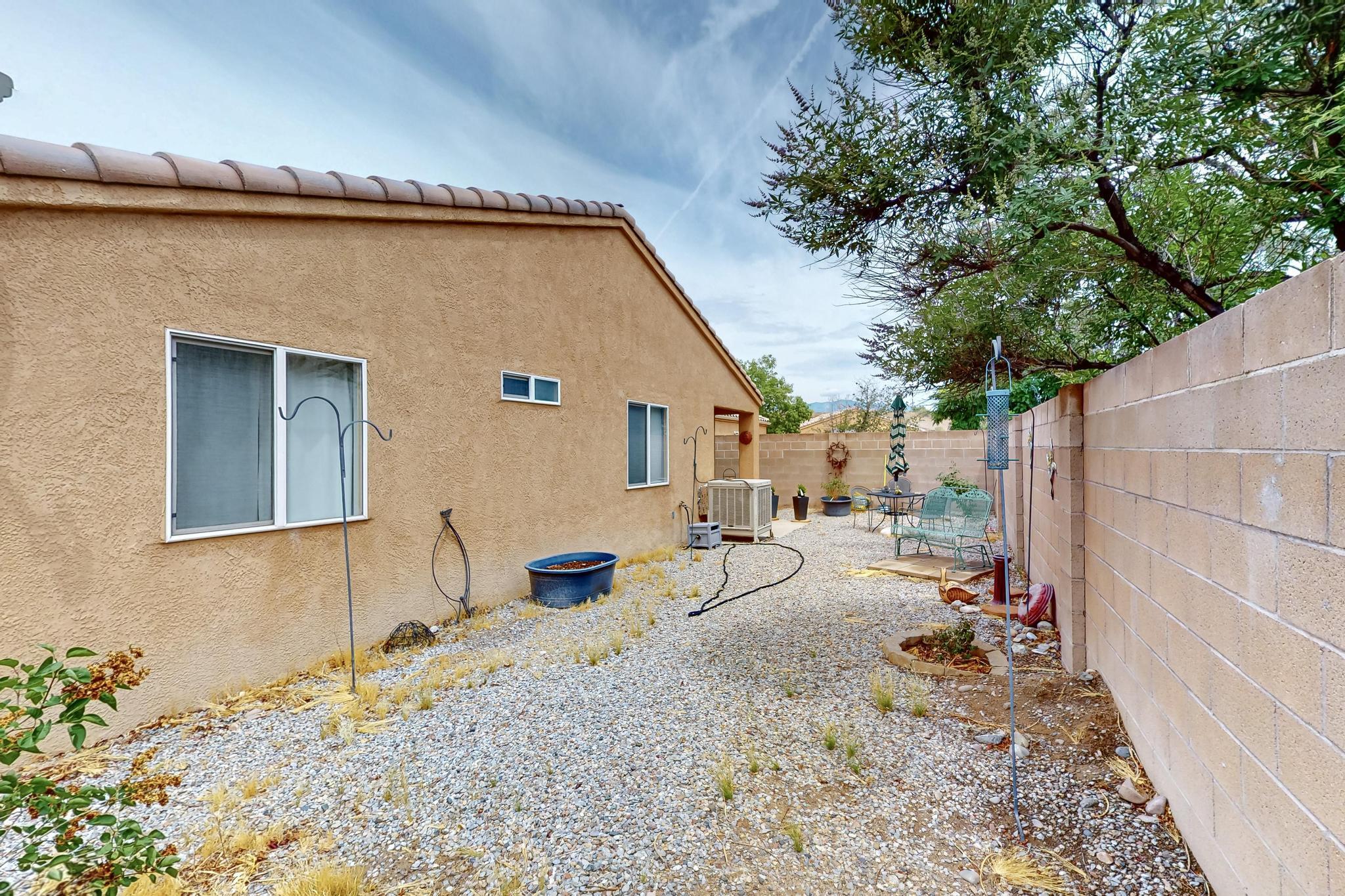 7200 Villa Tulipan NE