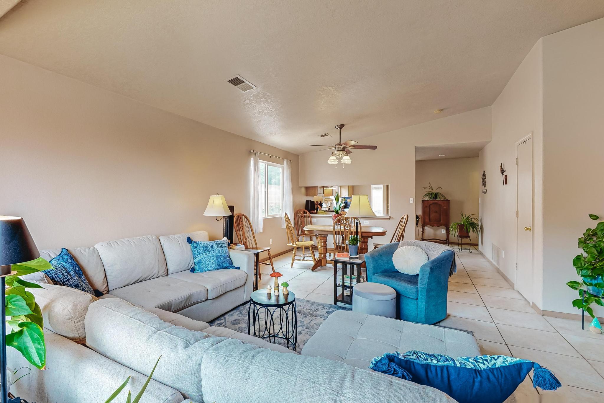 7200 Villa Tulipan NE