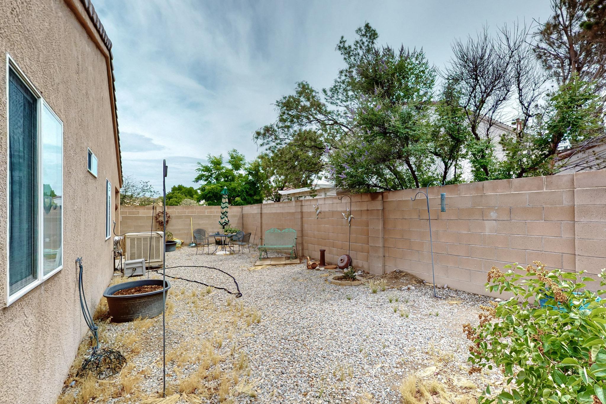 7200 Villa Tulipan NE