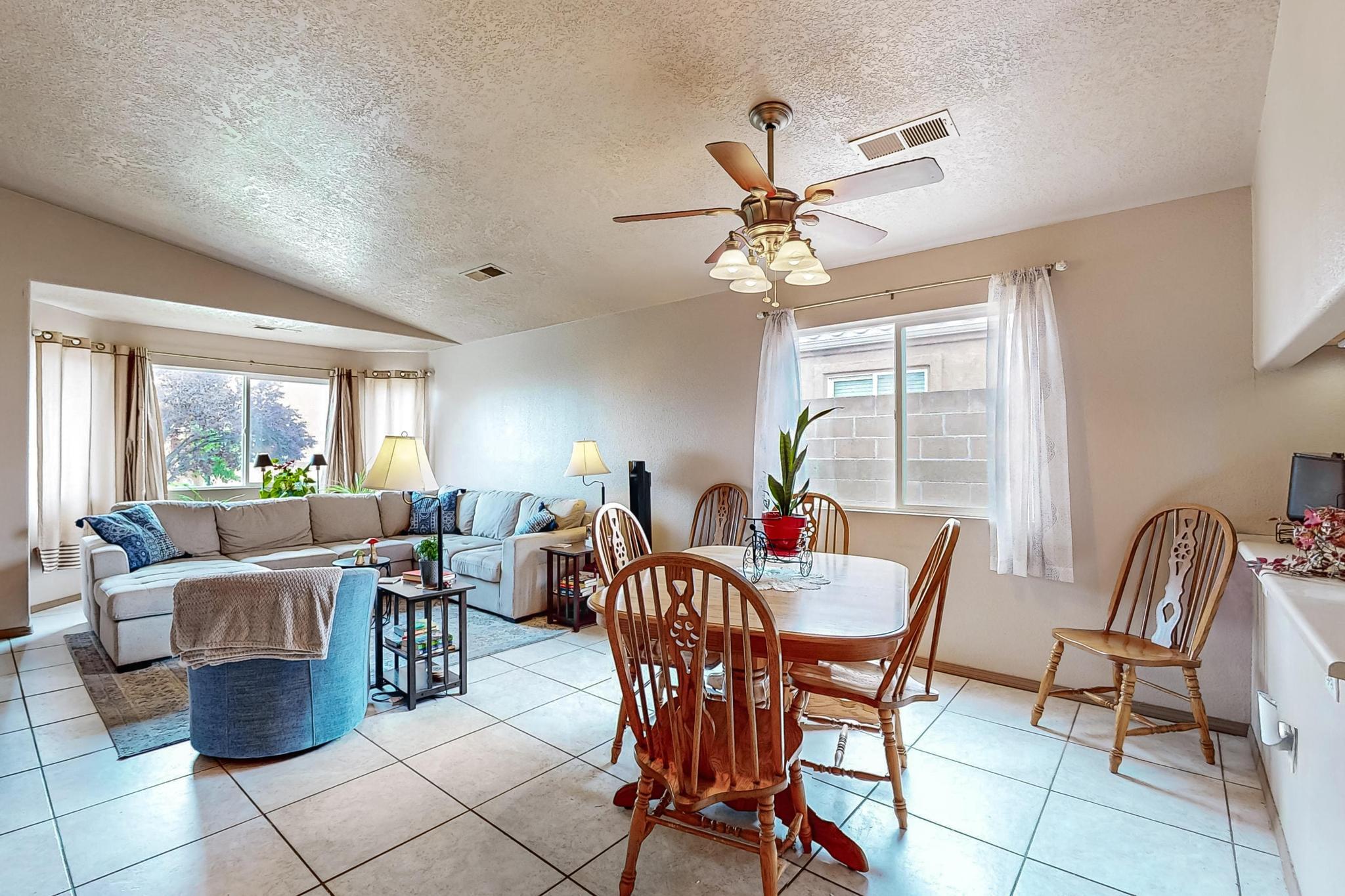 7200 Villa Tulipan NE