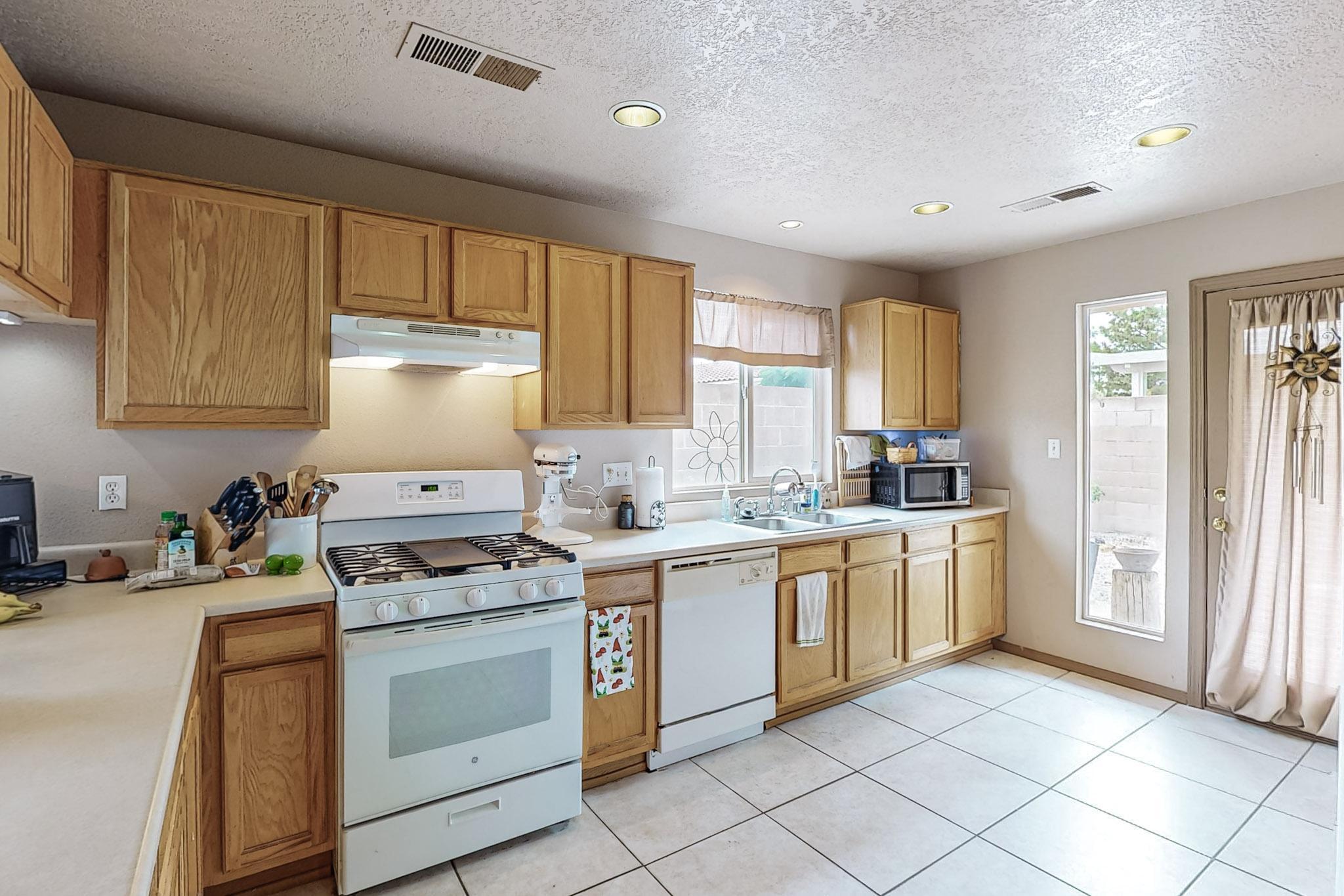 7200 Villa Tulipan NE