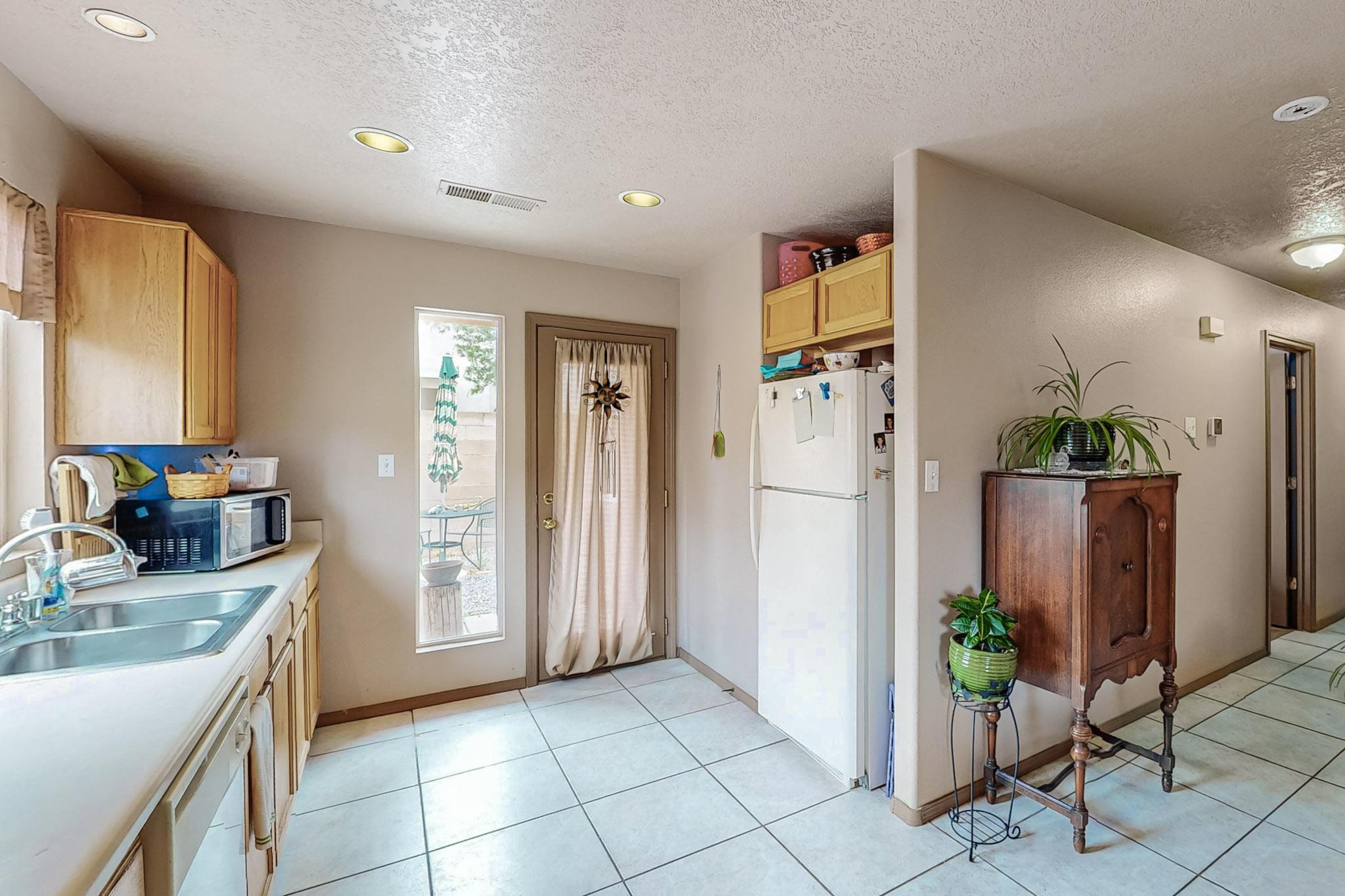 7200 Villa Tulipan NE