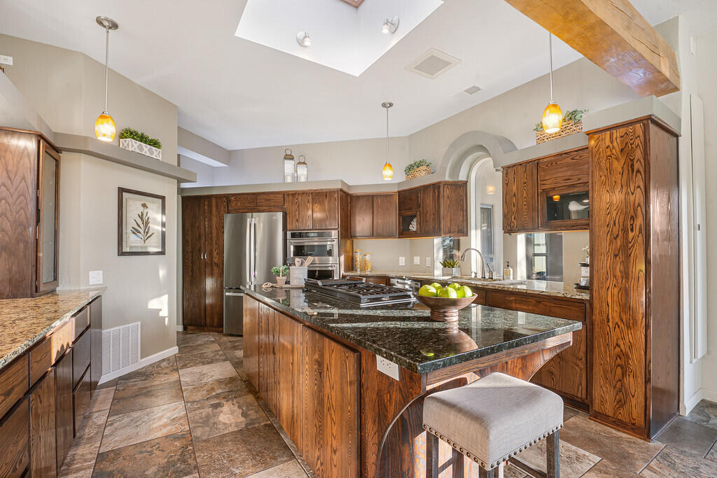 12909 Chitalpa Place NE