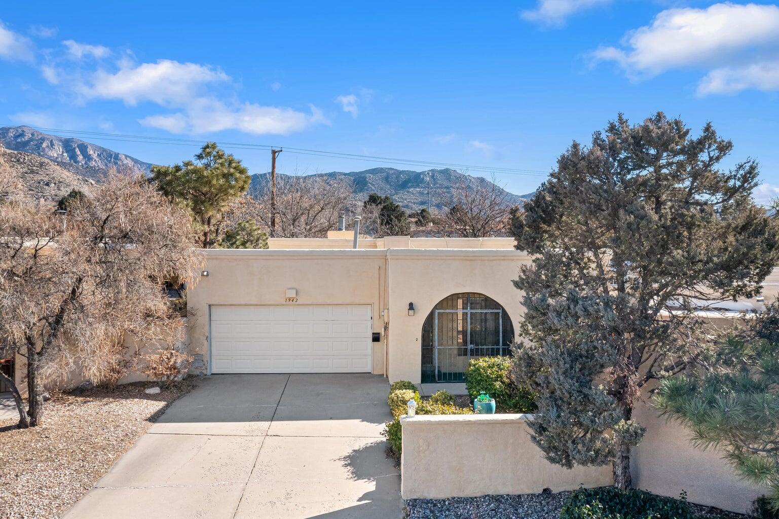 1942 Chandelle Loop NE