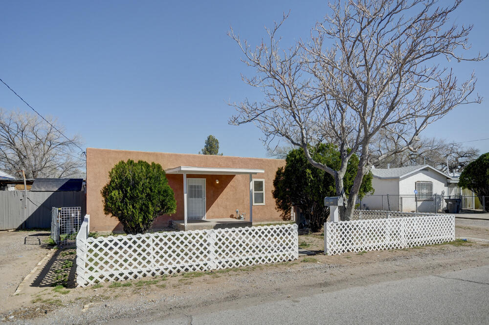 1219 Cerro Vista Road SW