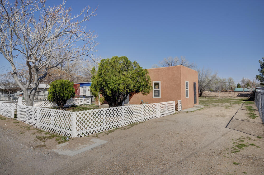 1219 Cerro Vista Road SW