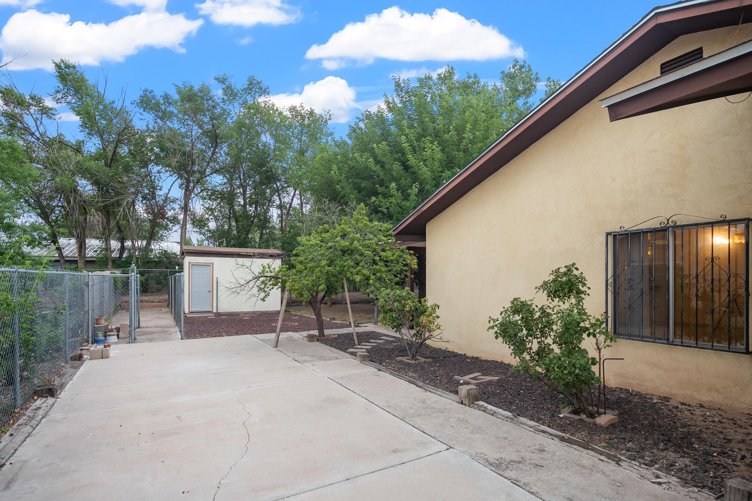 1637 Arcadian Trail NW