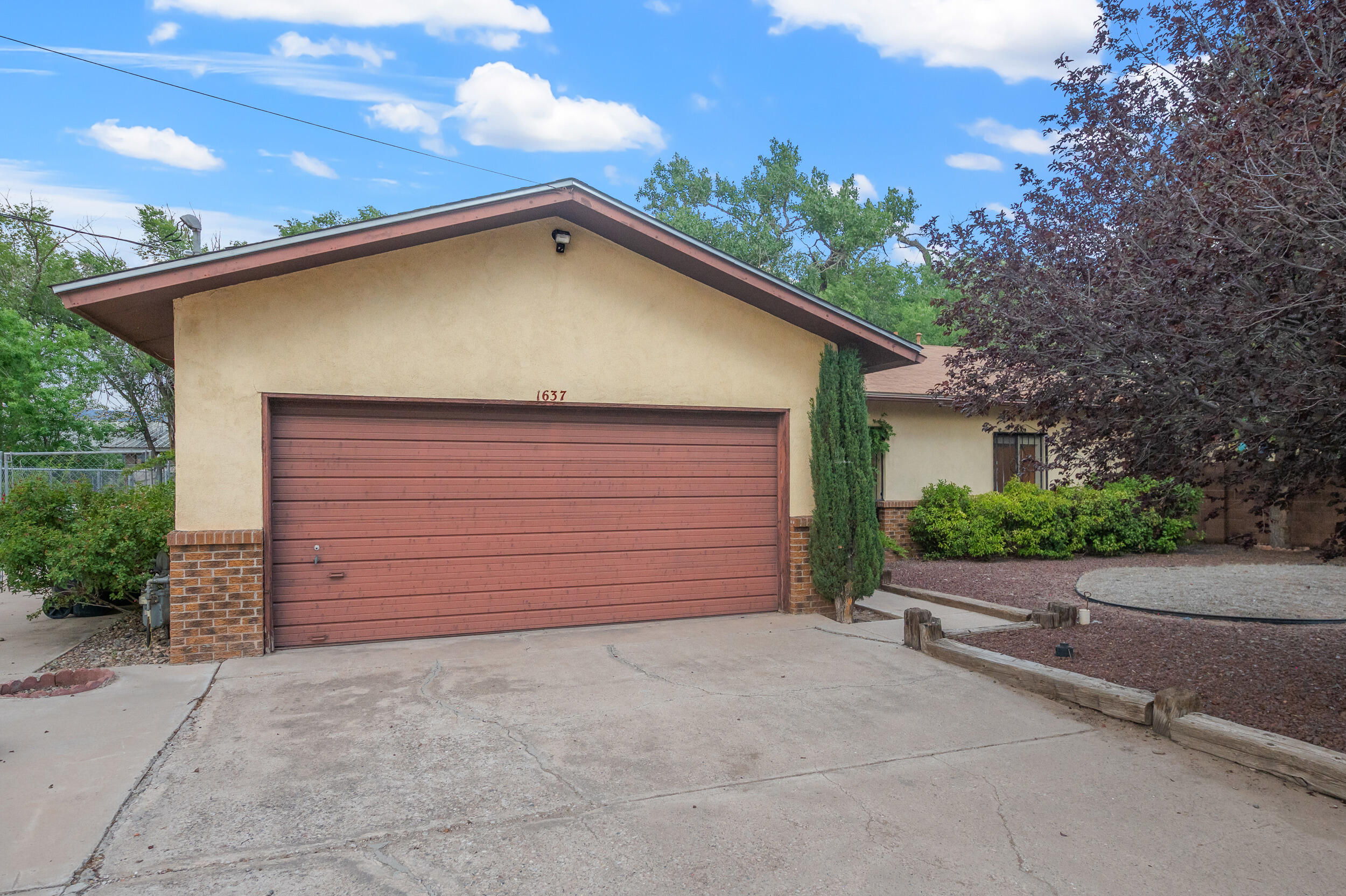 1637 Arcadian Trail NW