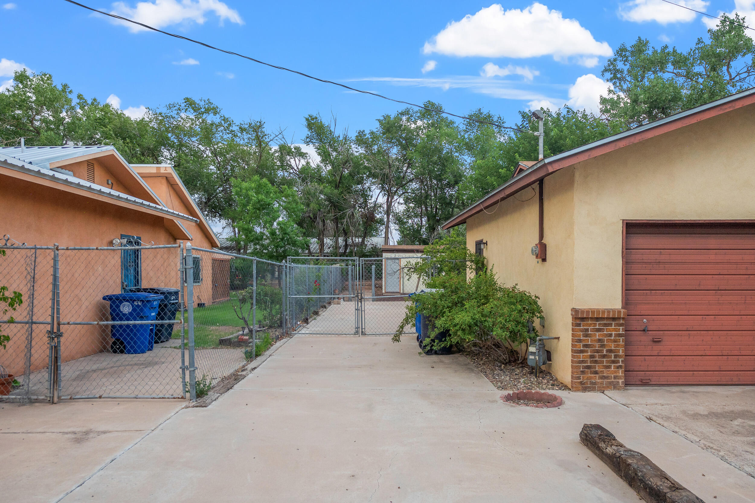 1637 Arcadian Trail NW