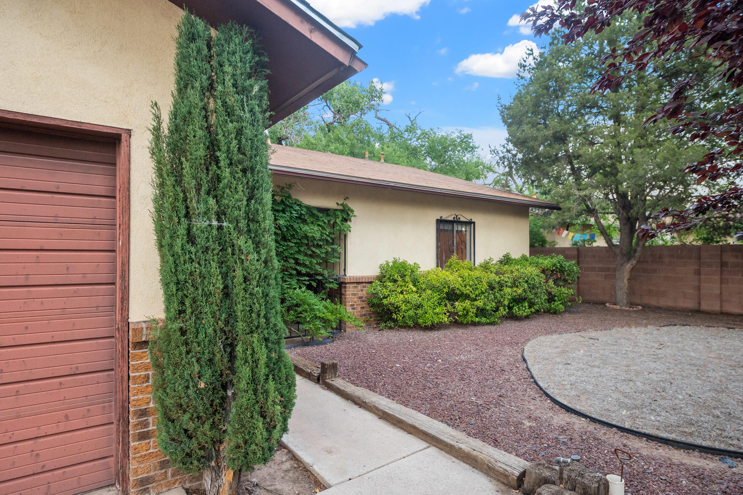 1637 Arcadian Trail NW