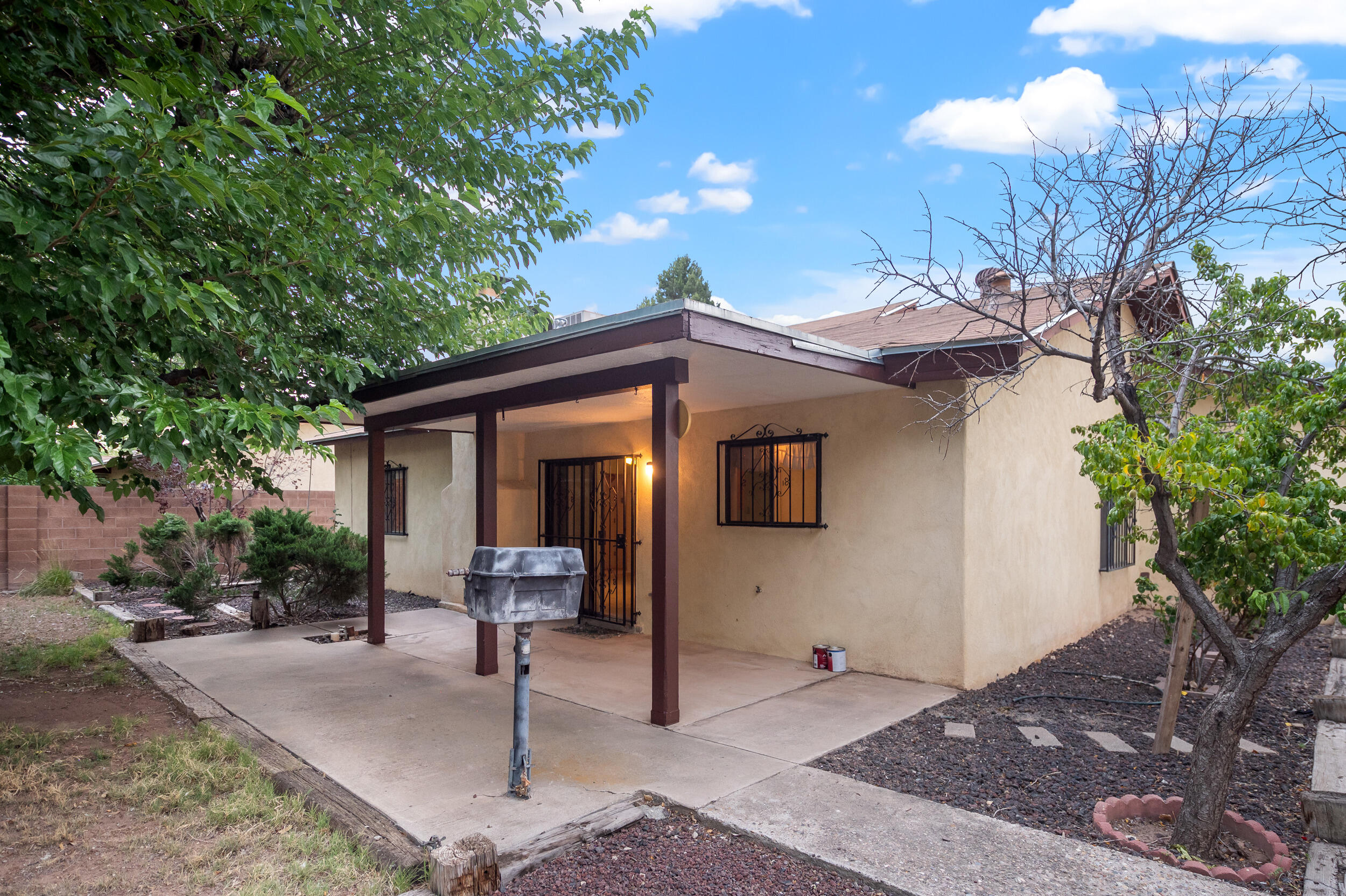 1637 Arcadian Trail NW