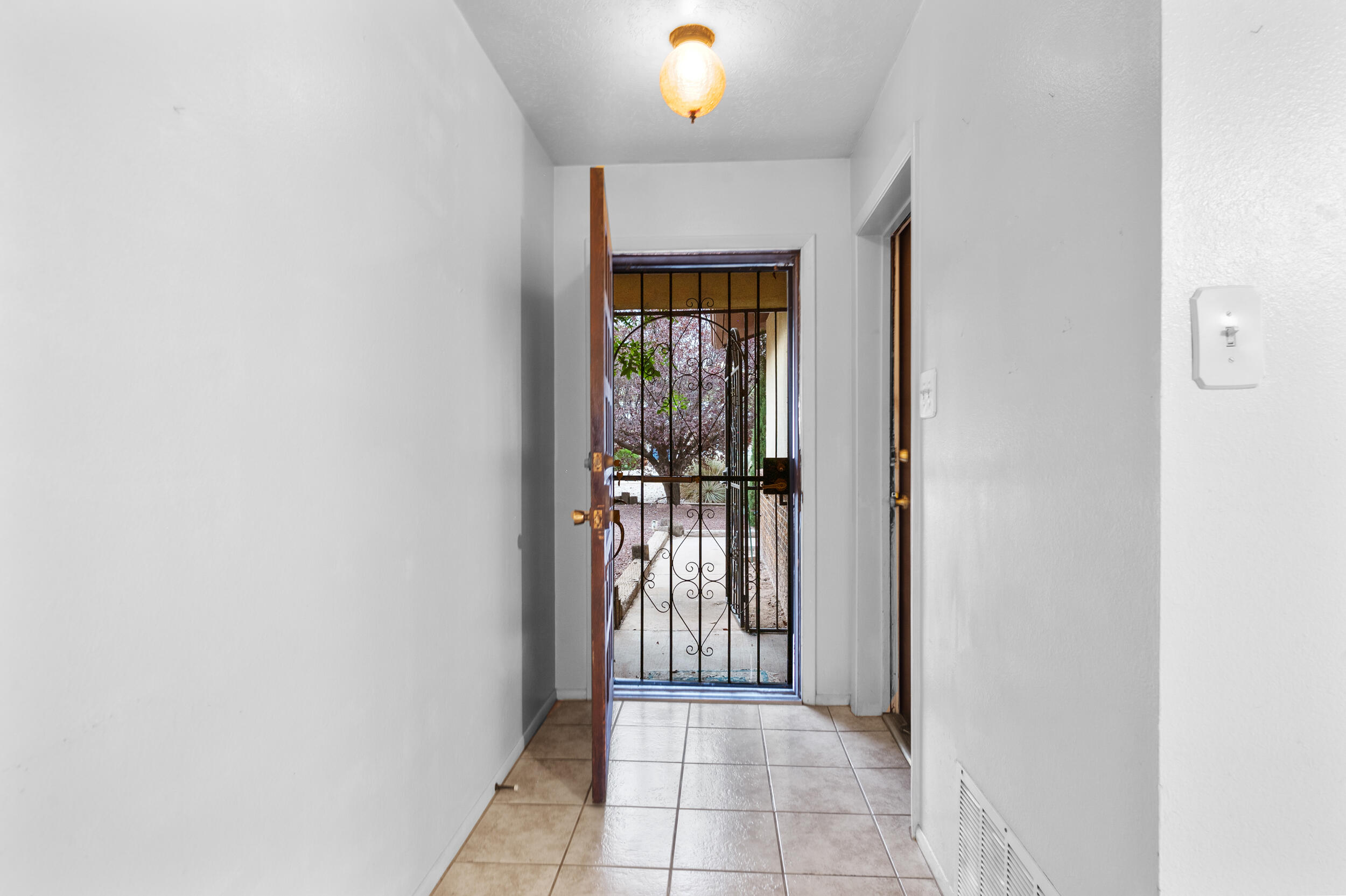 1637 Arcadian Trail NW