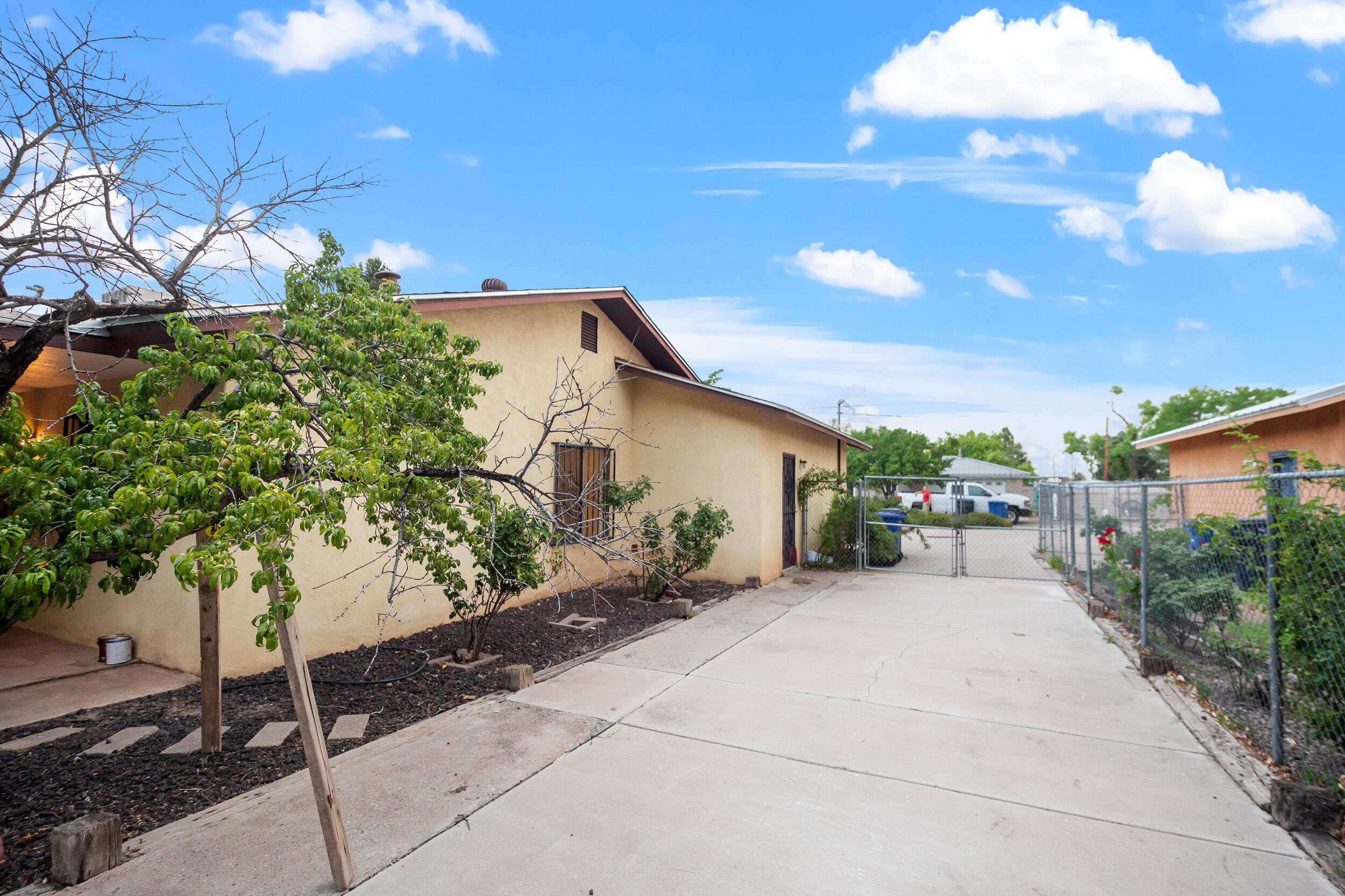 1637 Arcadian Trail NW