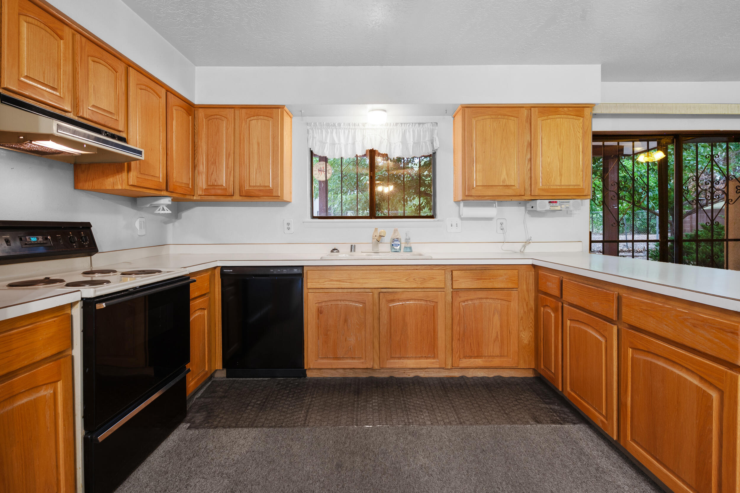 1637 Arcadian Trail NW