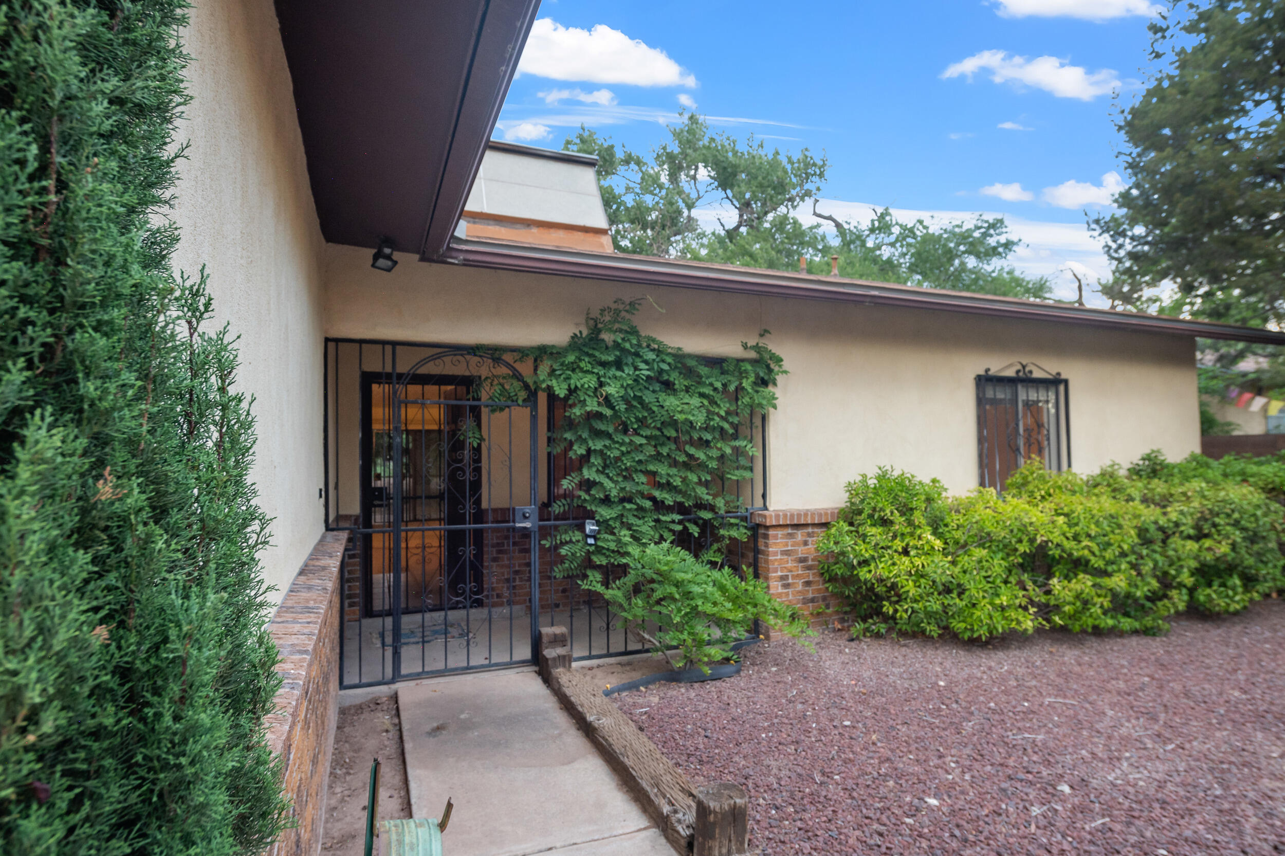 1637 Arcadian Trail NW