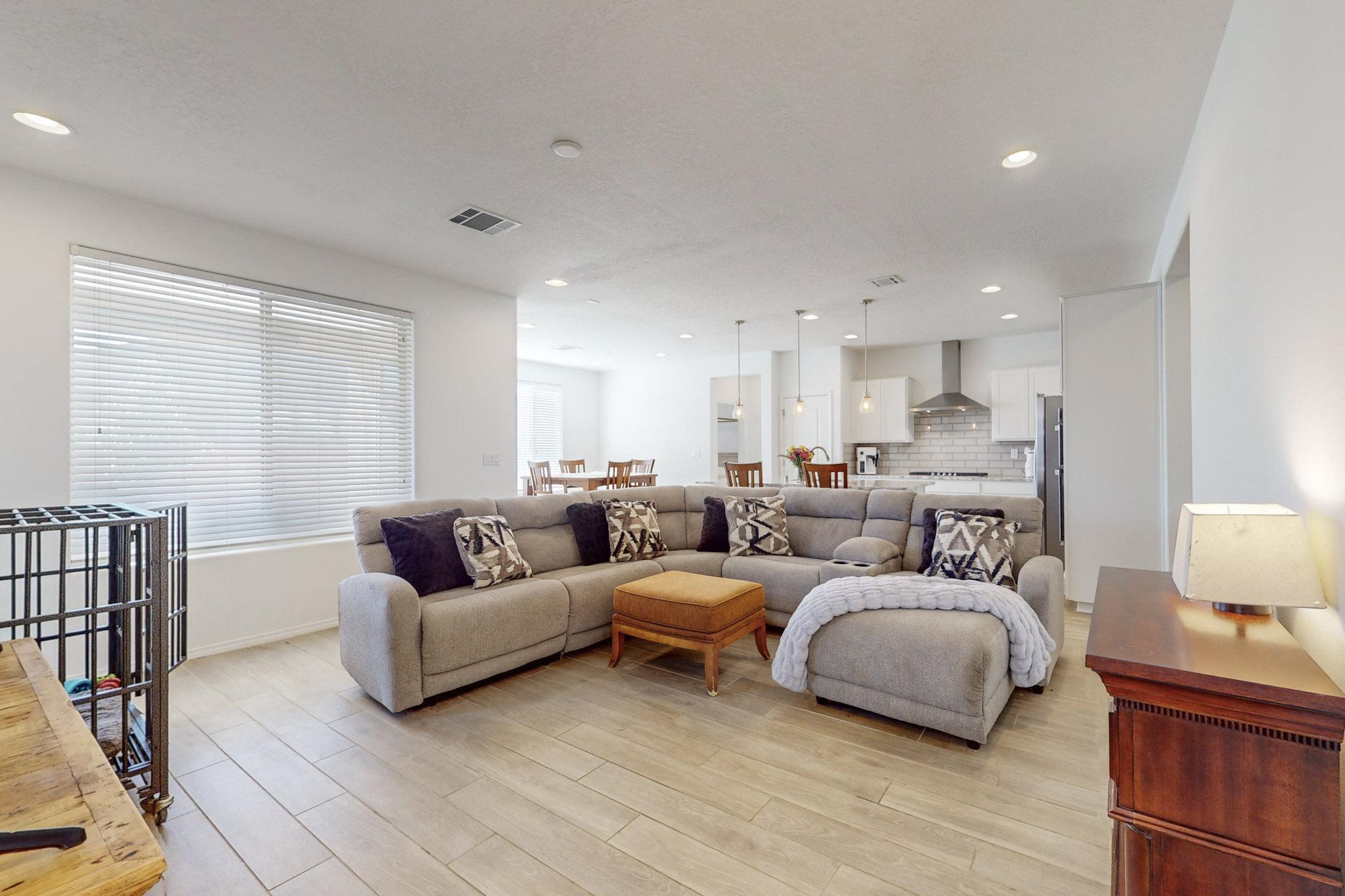 6012 Strand Loop SE