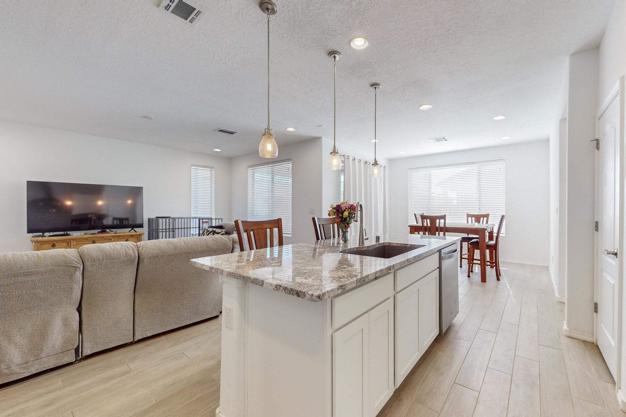 6012 Strand Loop SE