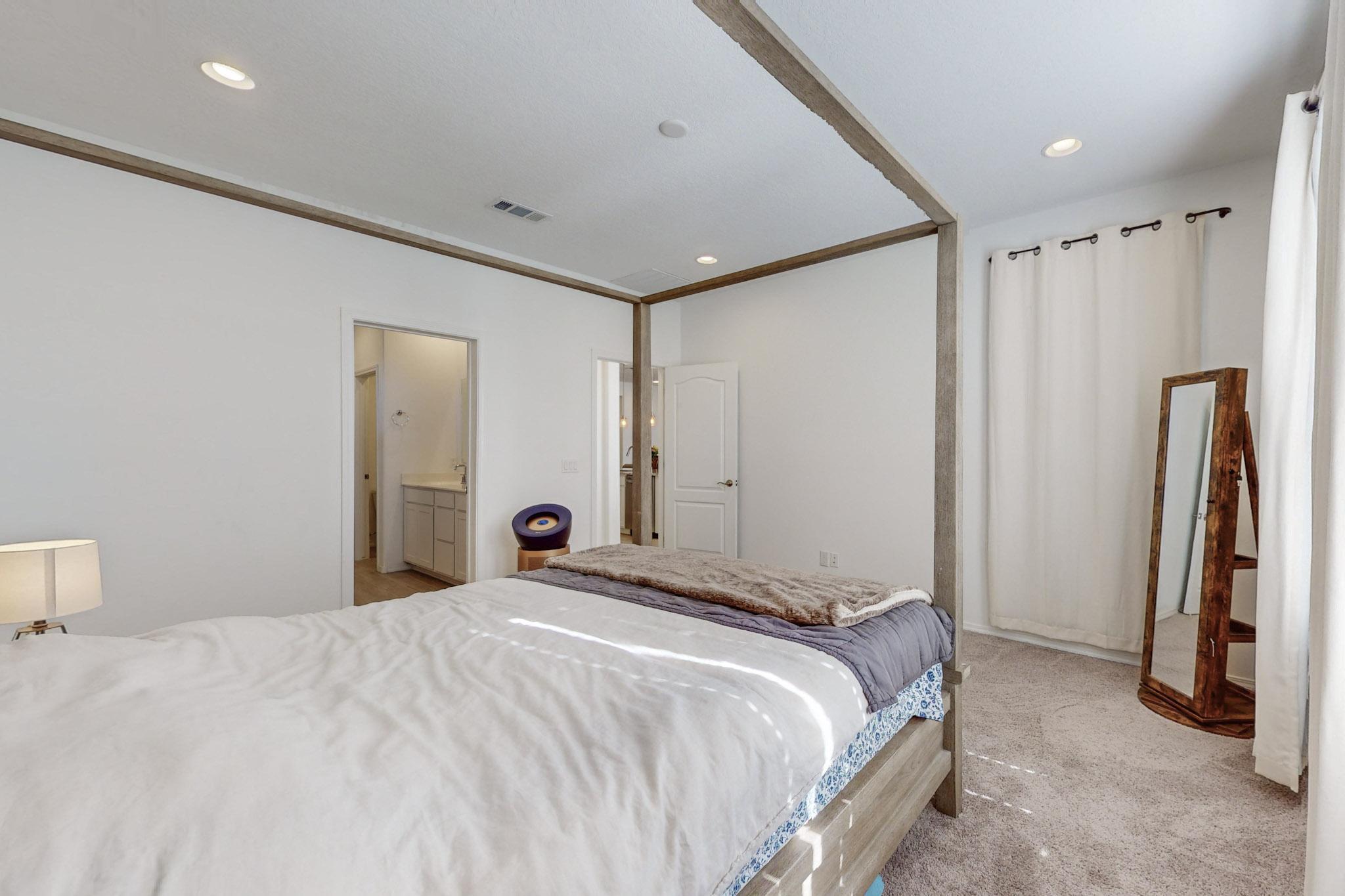6012 Strand Loop SE