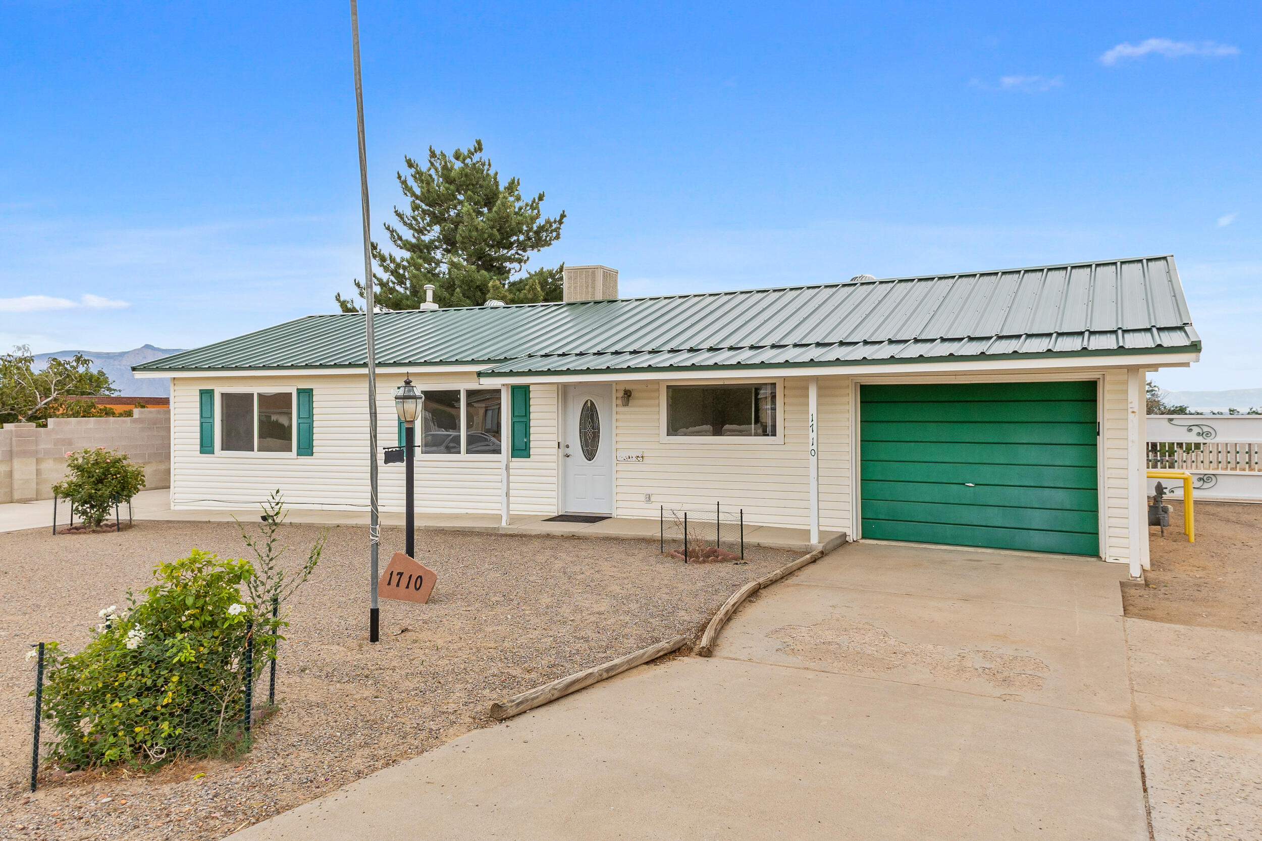 1710 Daybreak Road SE