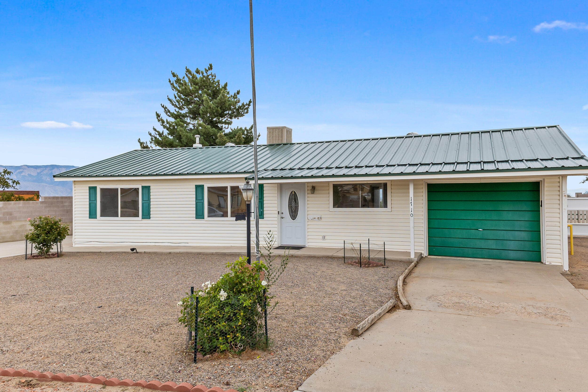 1710 Daybreak Road SE