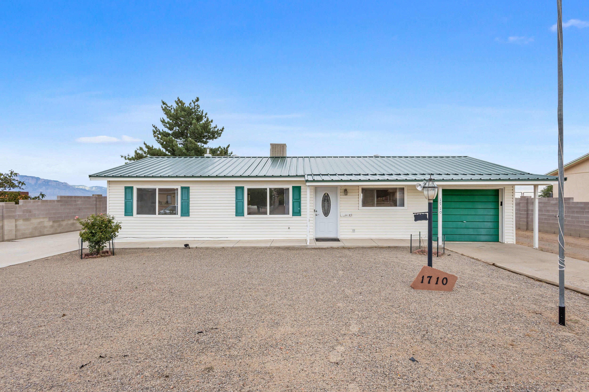 1710 Daybreak Road SE