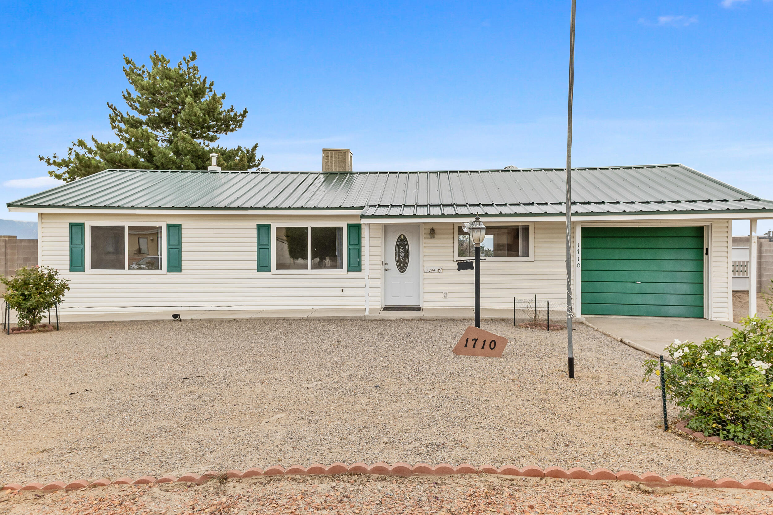 1710 Daybreak Road SE