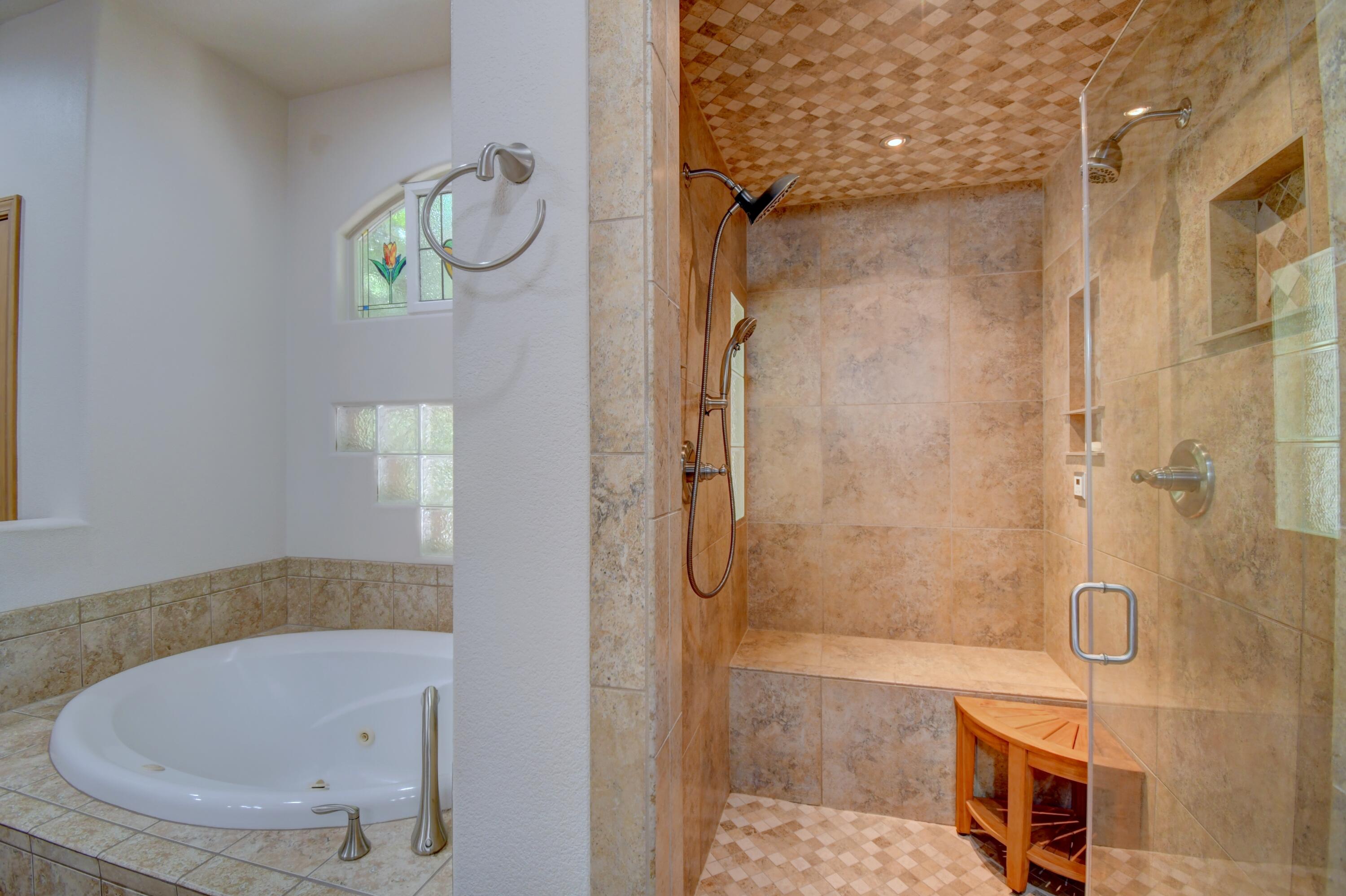 7208 HAWTHORN Avenue NE