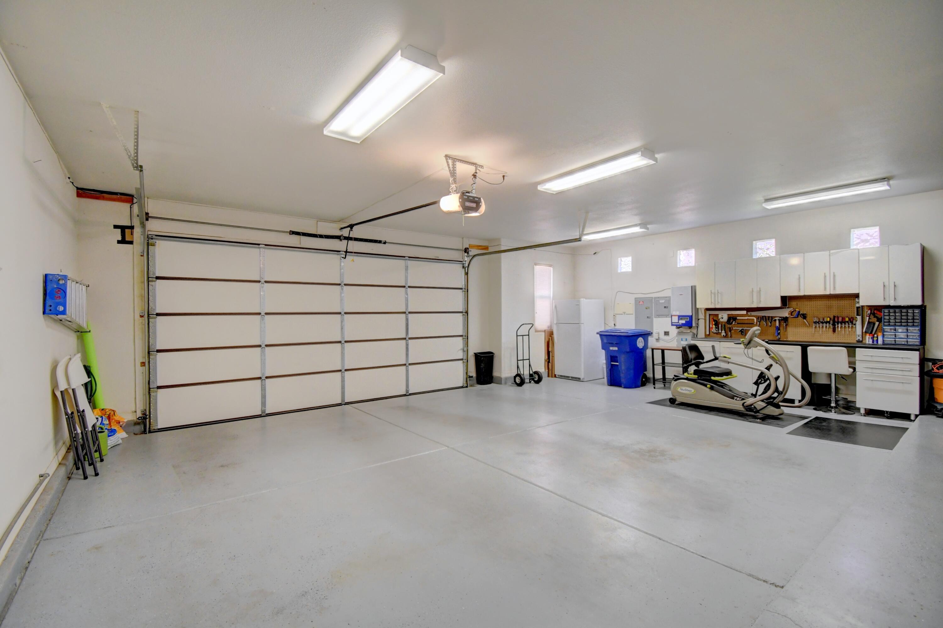 7208 HAWTHORN Avenue NE