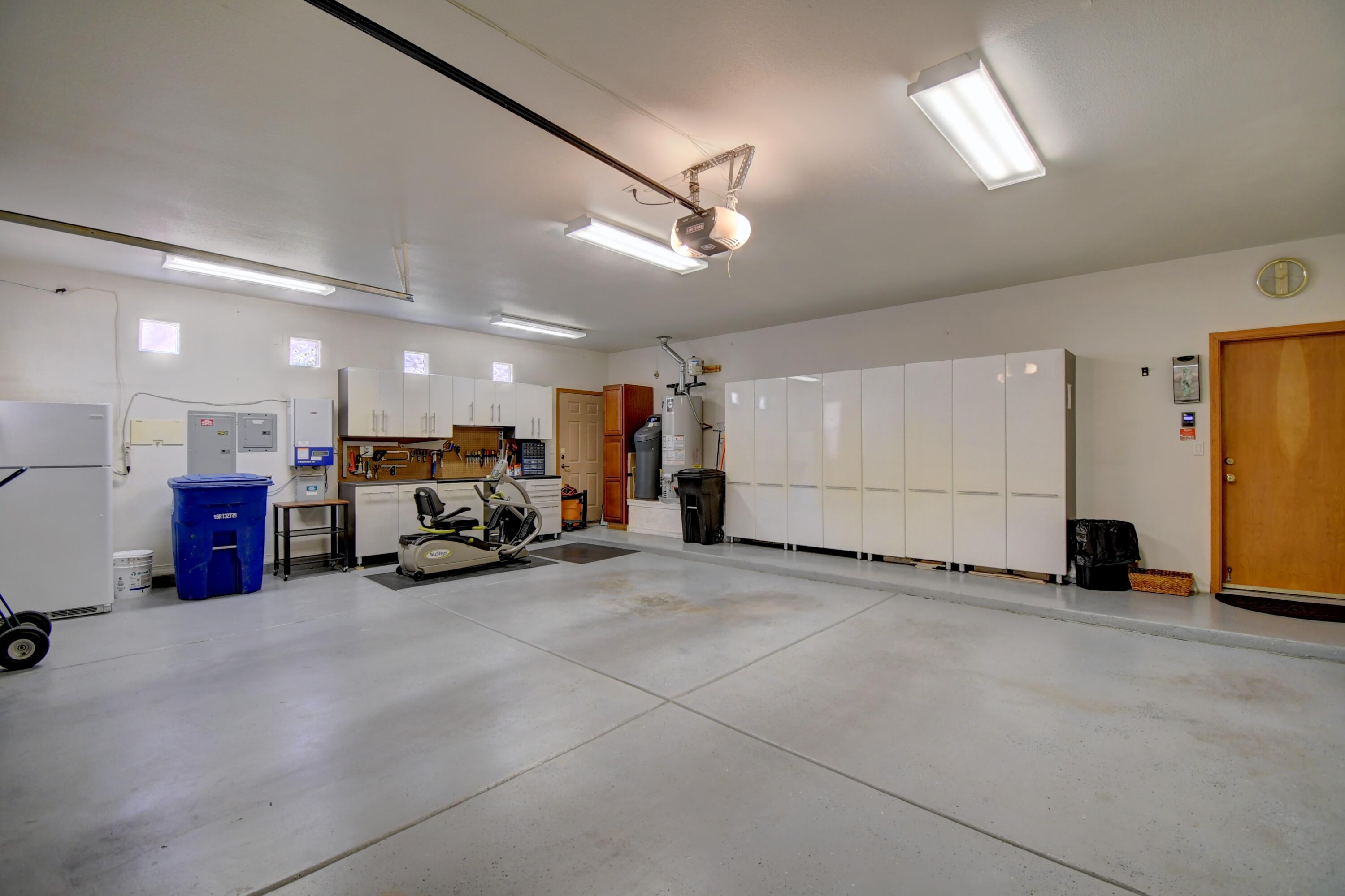 7208 HAWTHORN Avenue NE