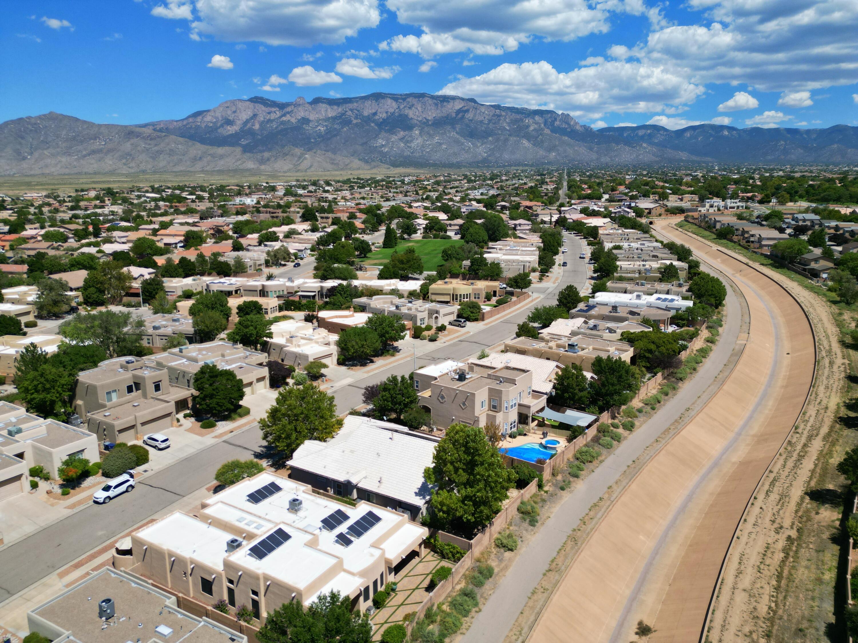 7208 HAWTHORN Avenue NE