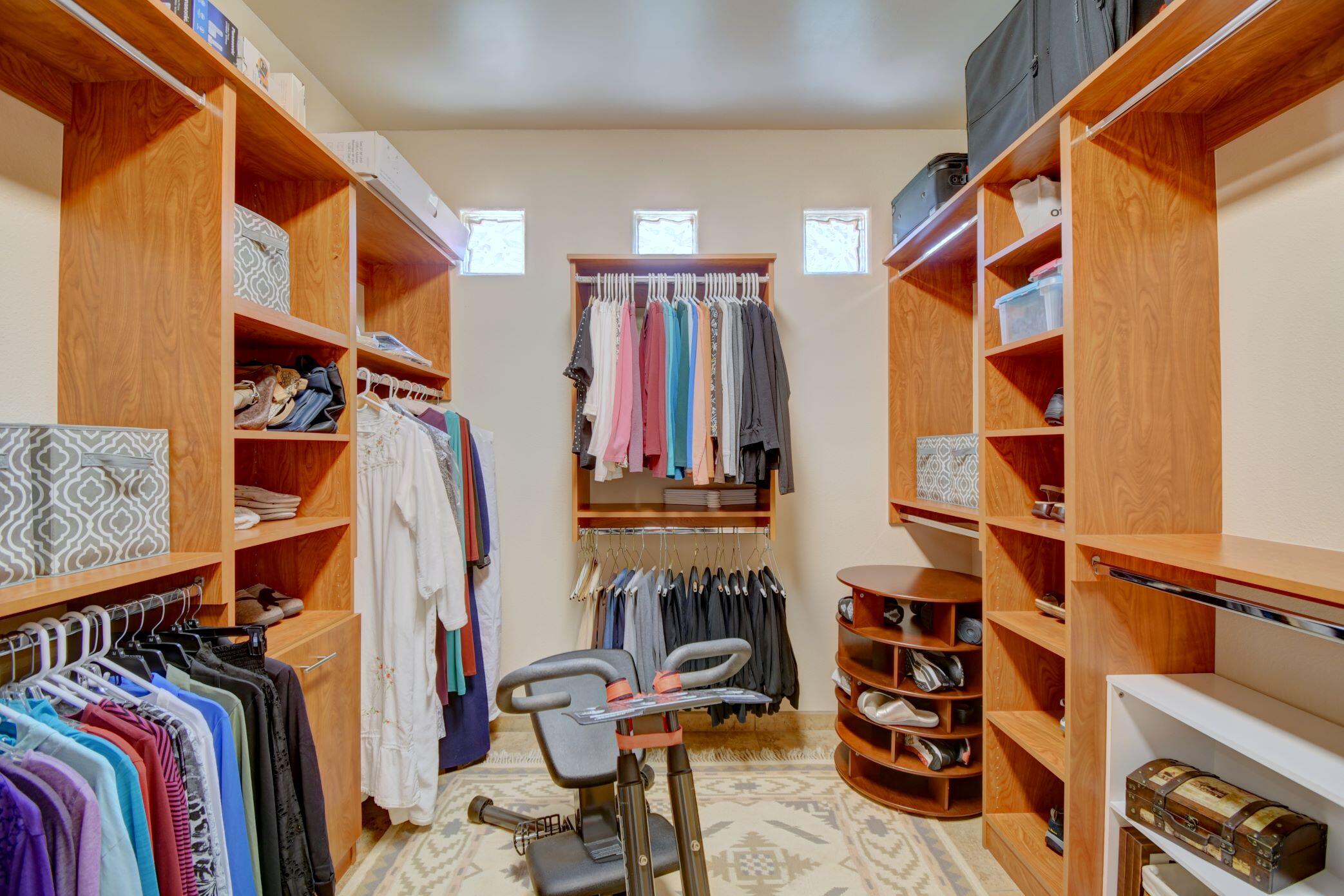 7208 HAWTHORN Avenue NE