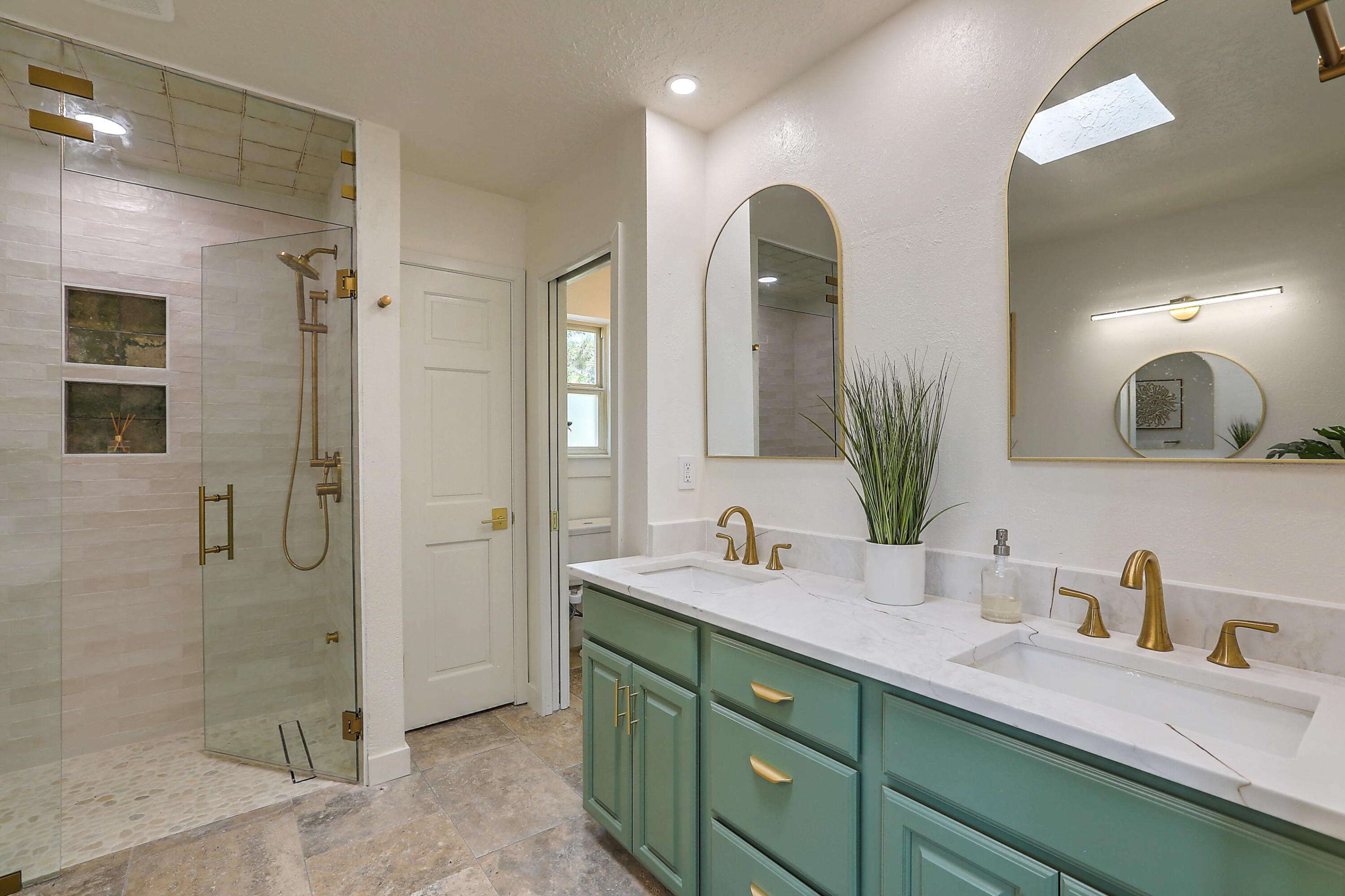 451 Live Oak Lane NE