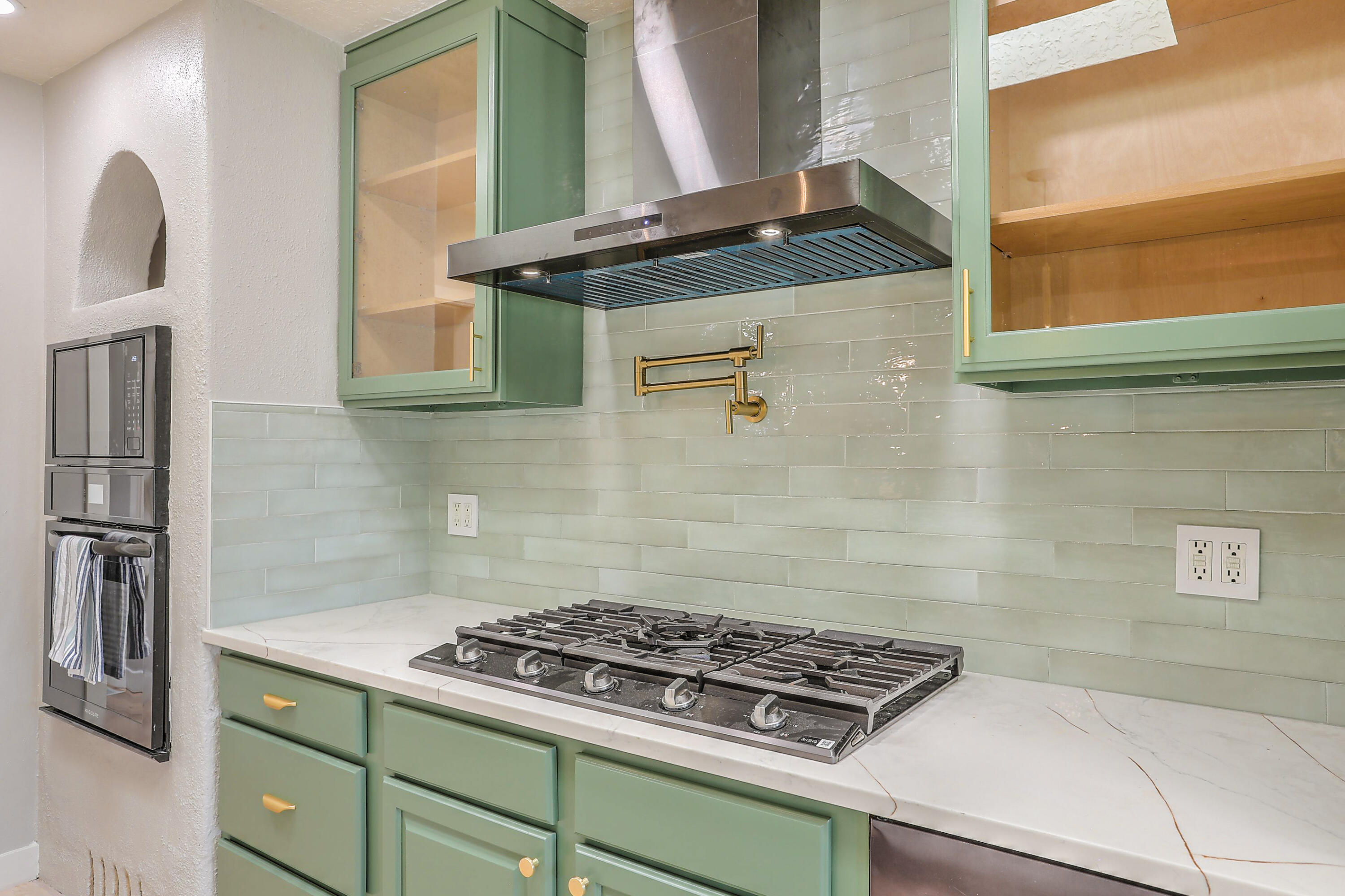 451 Live Oak Lane NE