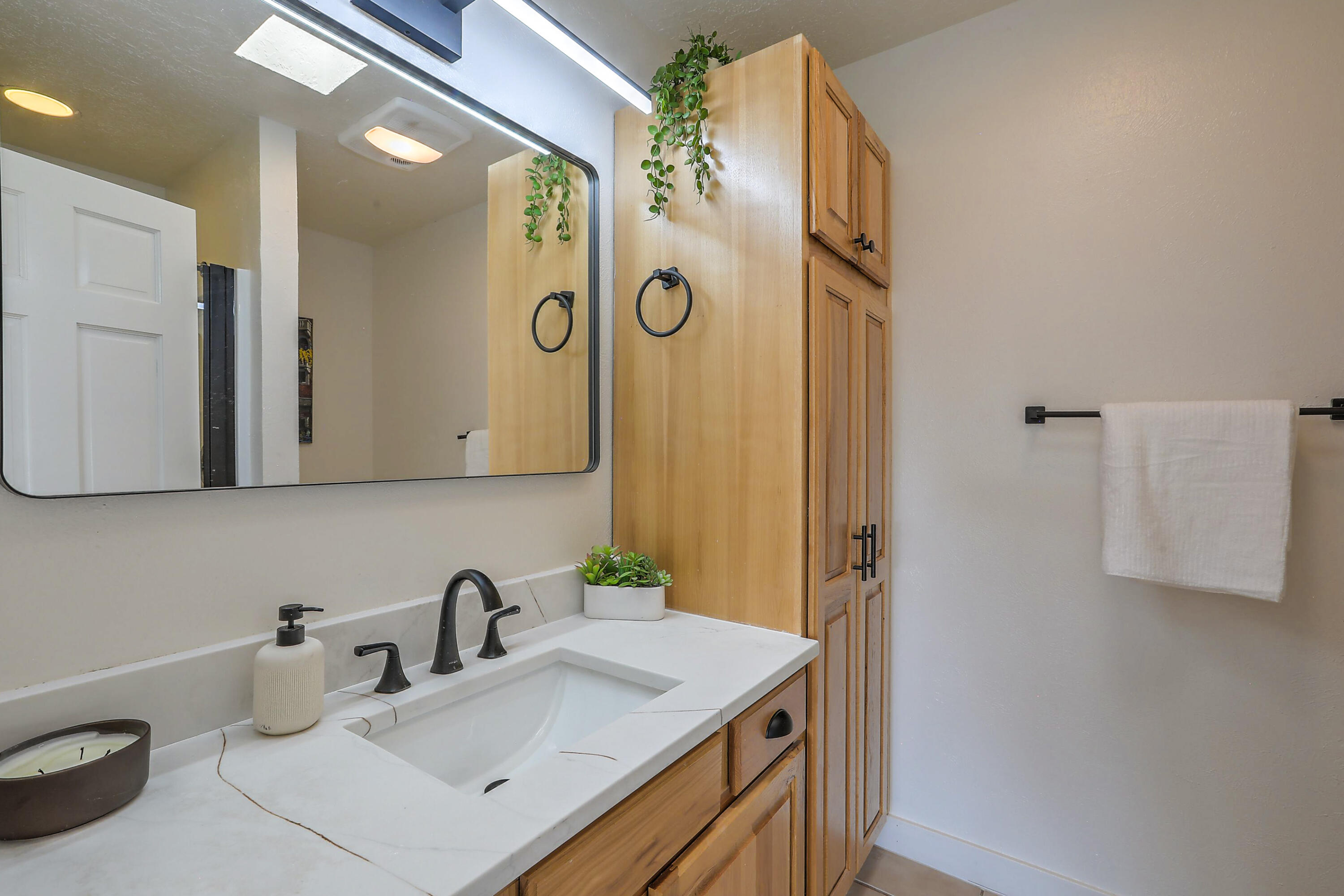 451 Live Oak Lane NE