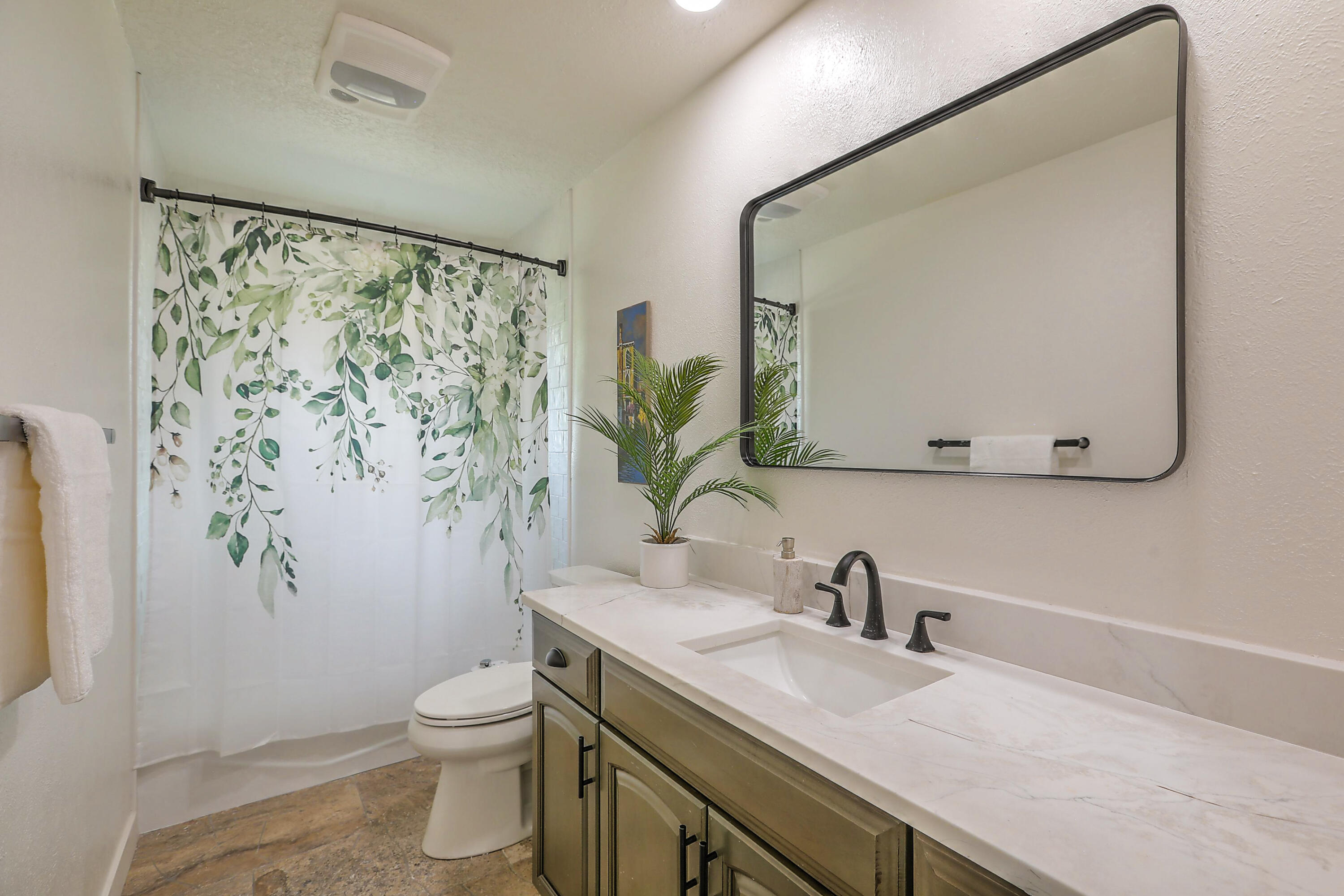 451 Live Oak Lane NE