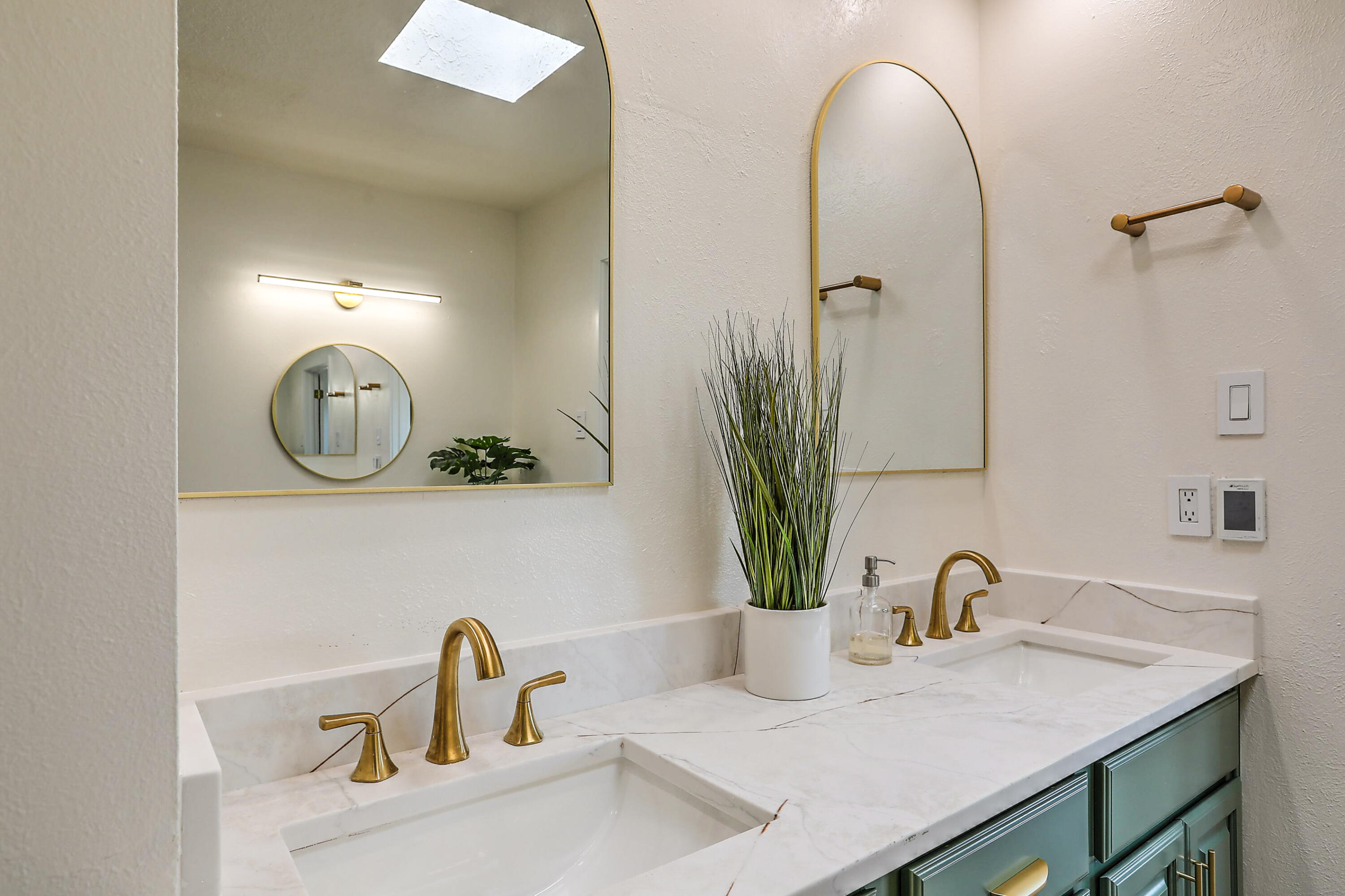 451 Live Oak Lane NE