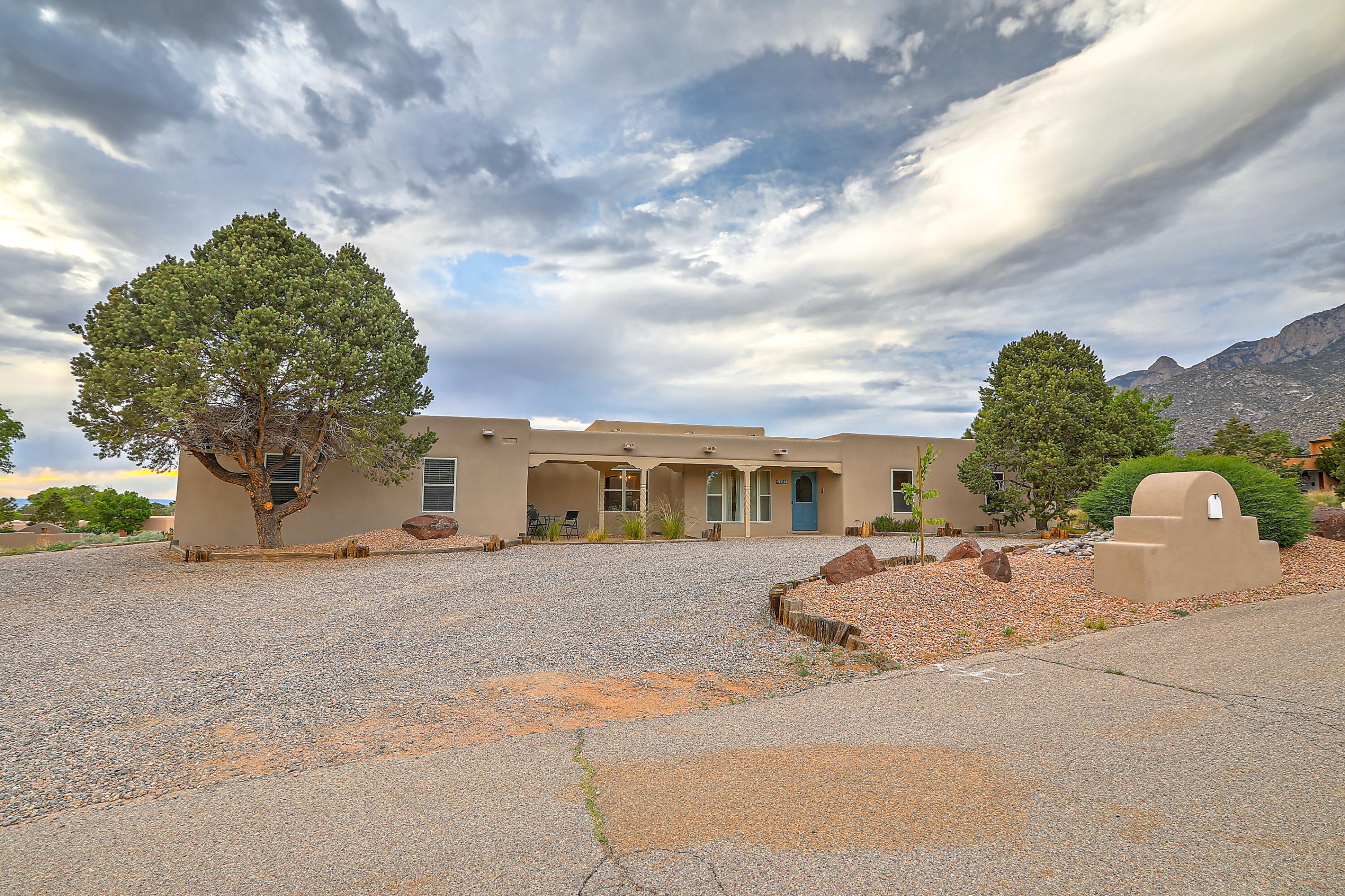 451 Live Oak Lane NE