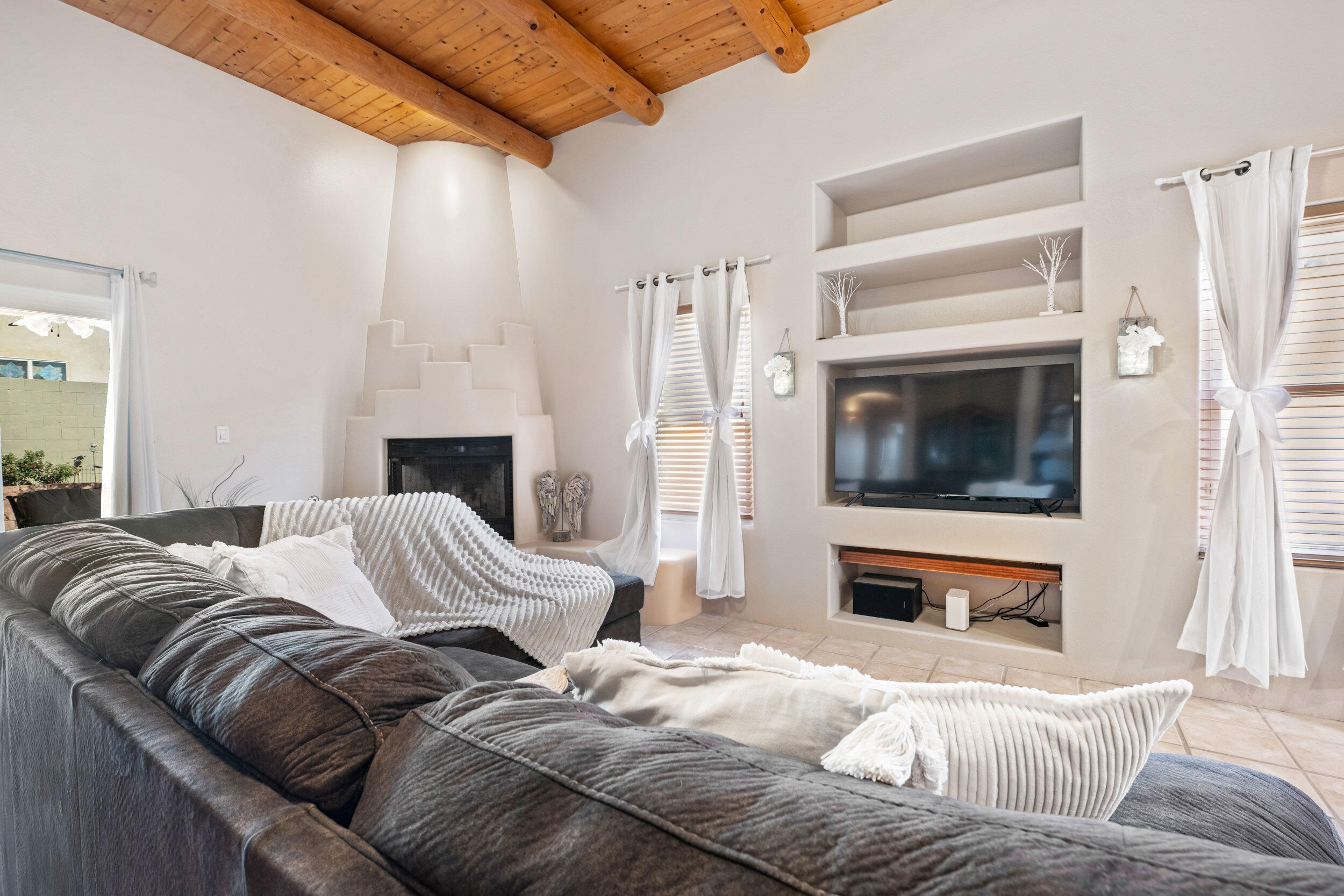 11000 Montecillo Drive NW