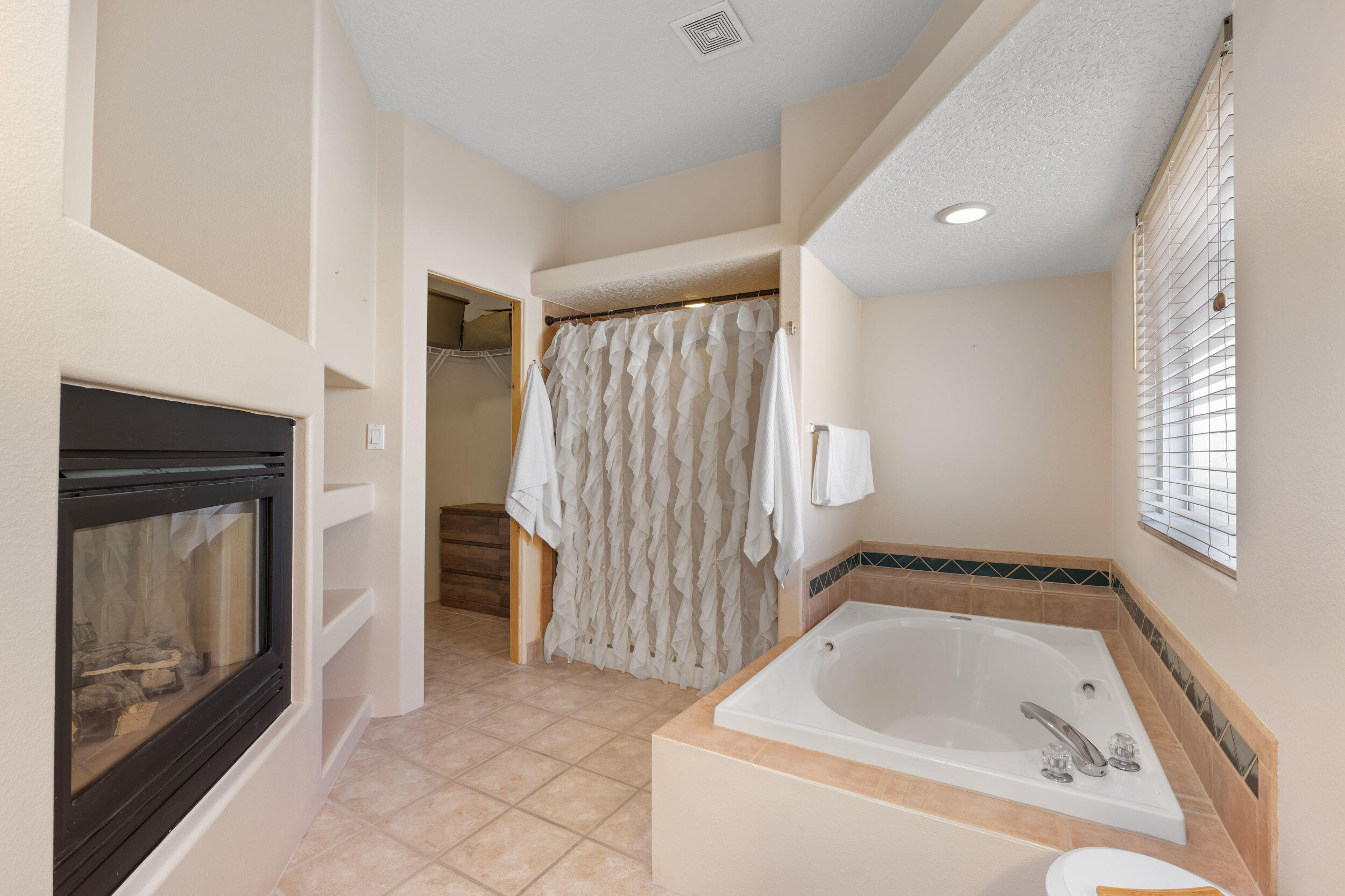 11000 Montecillo Drive NW