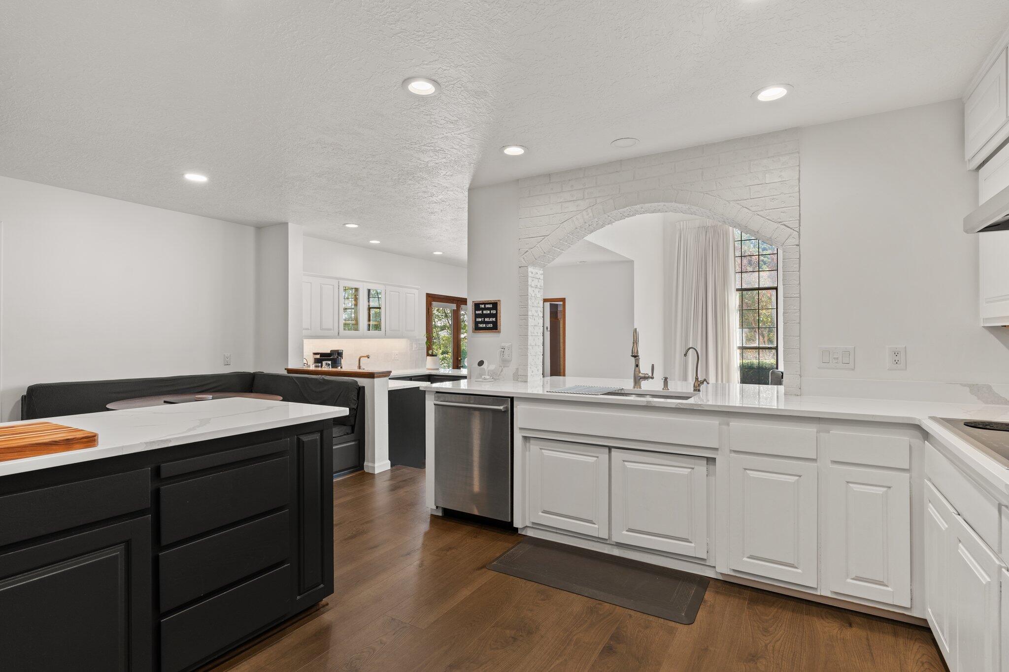 9504 LAYTON Place NE