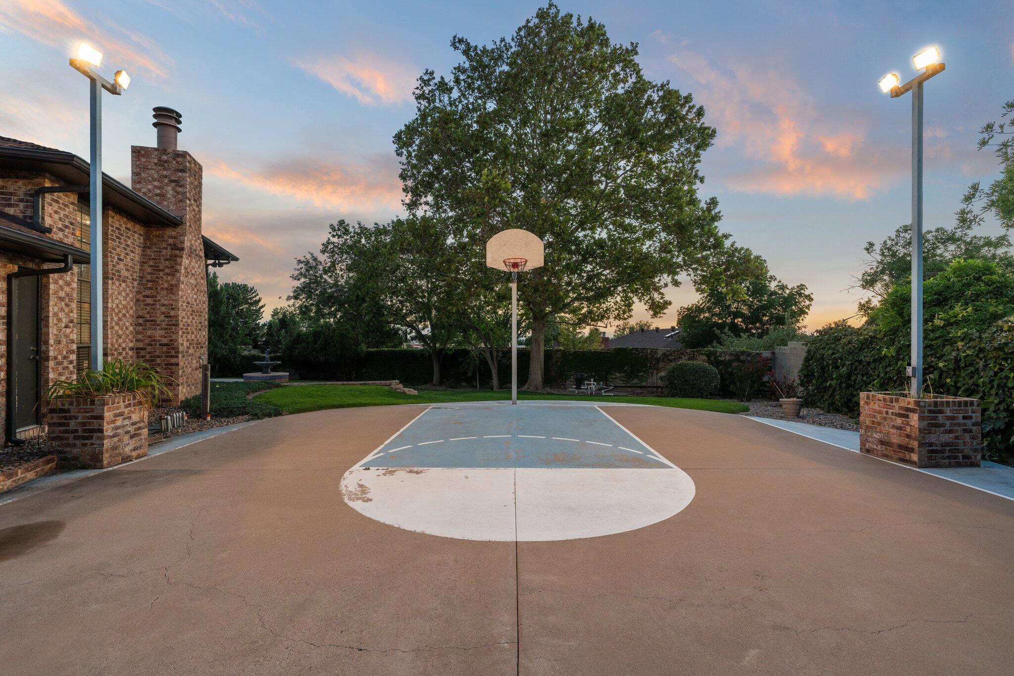 9504 LAYTON Place NE