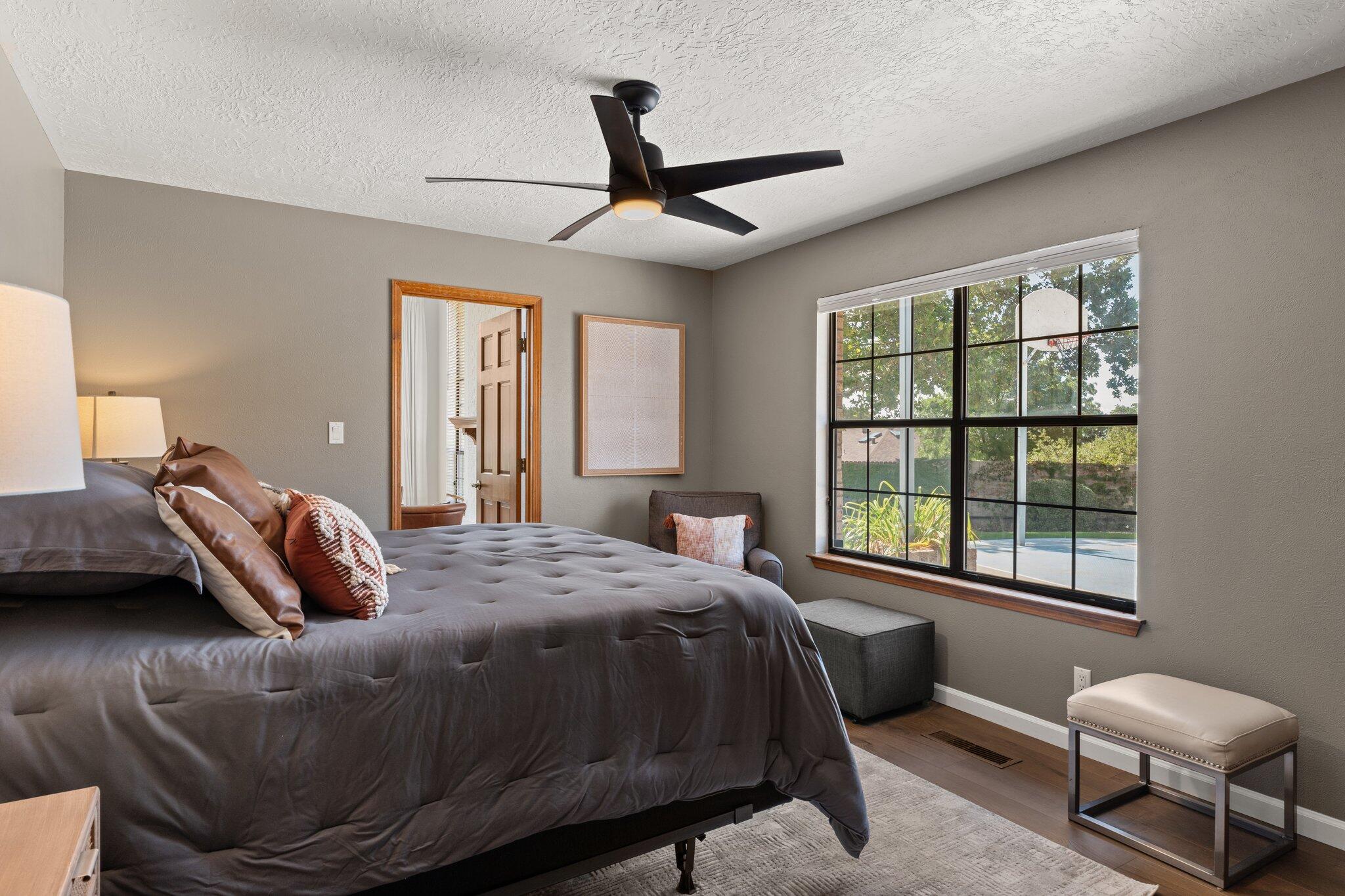 9504 LAYTON Place NE