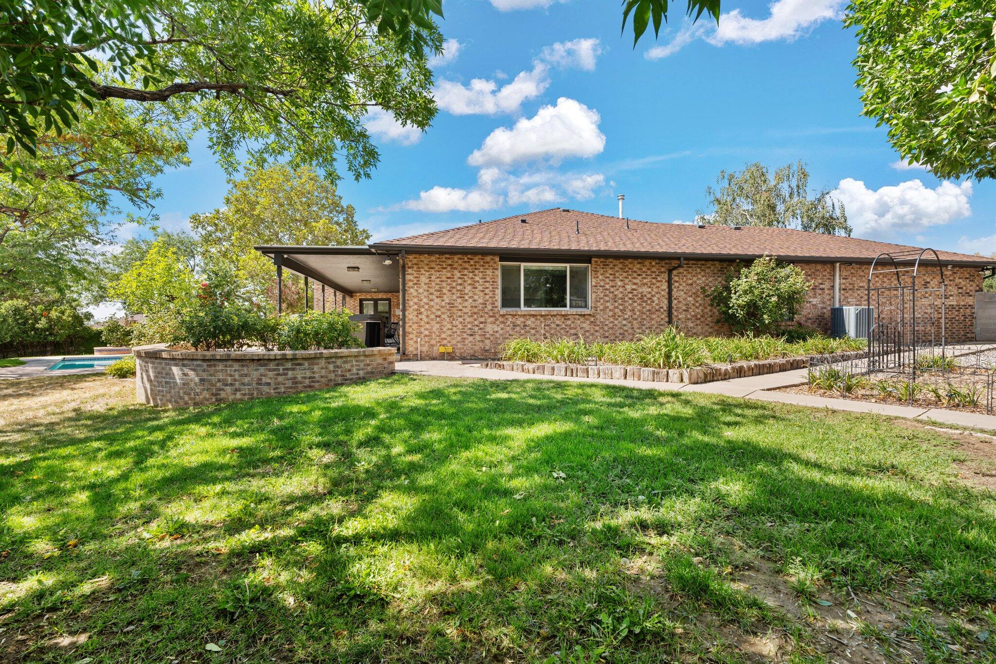 9504 LAYTON Place NE