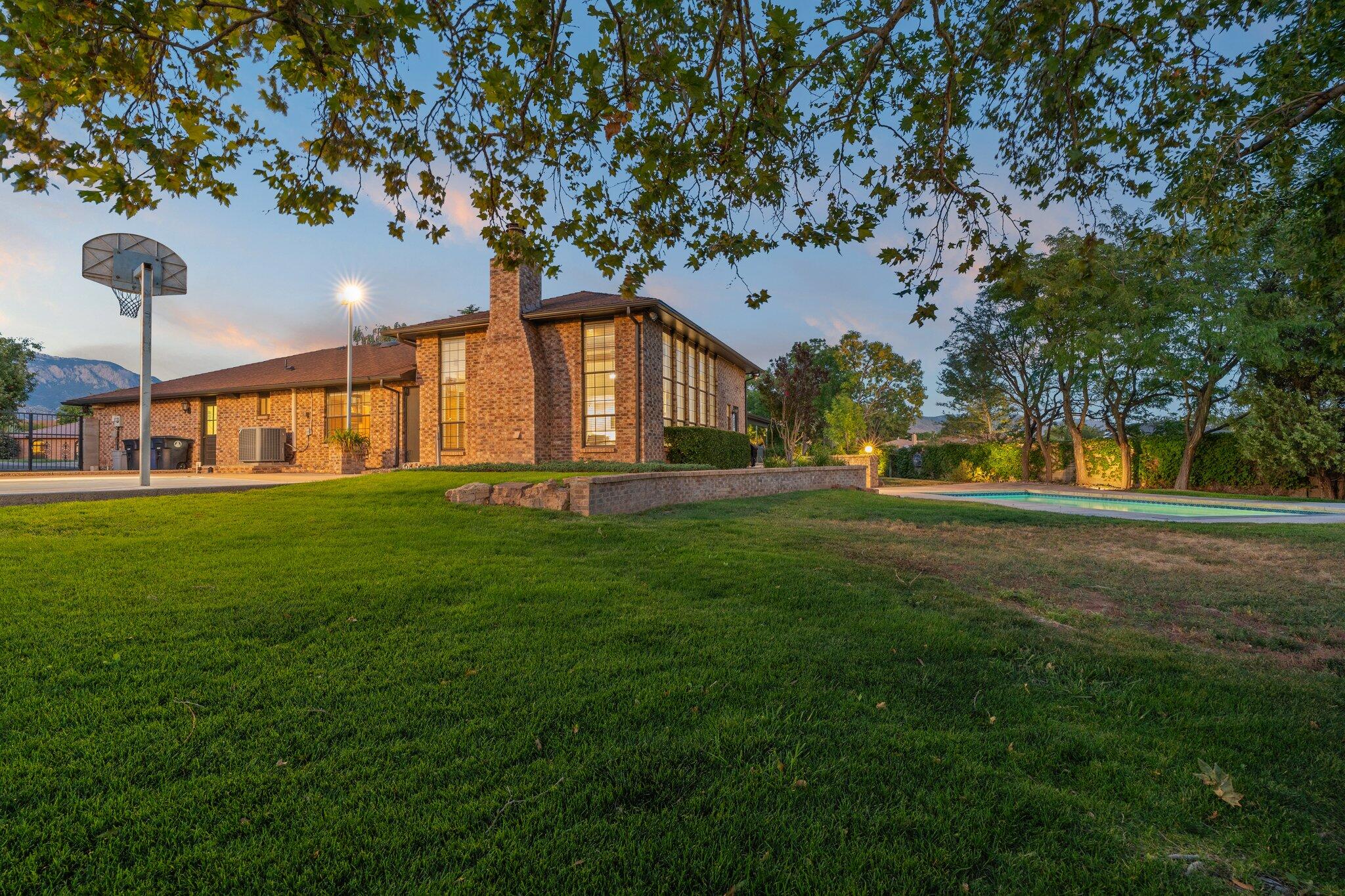 9504 LAYTON Place NE