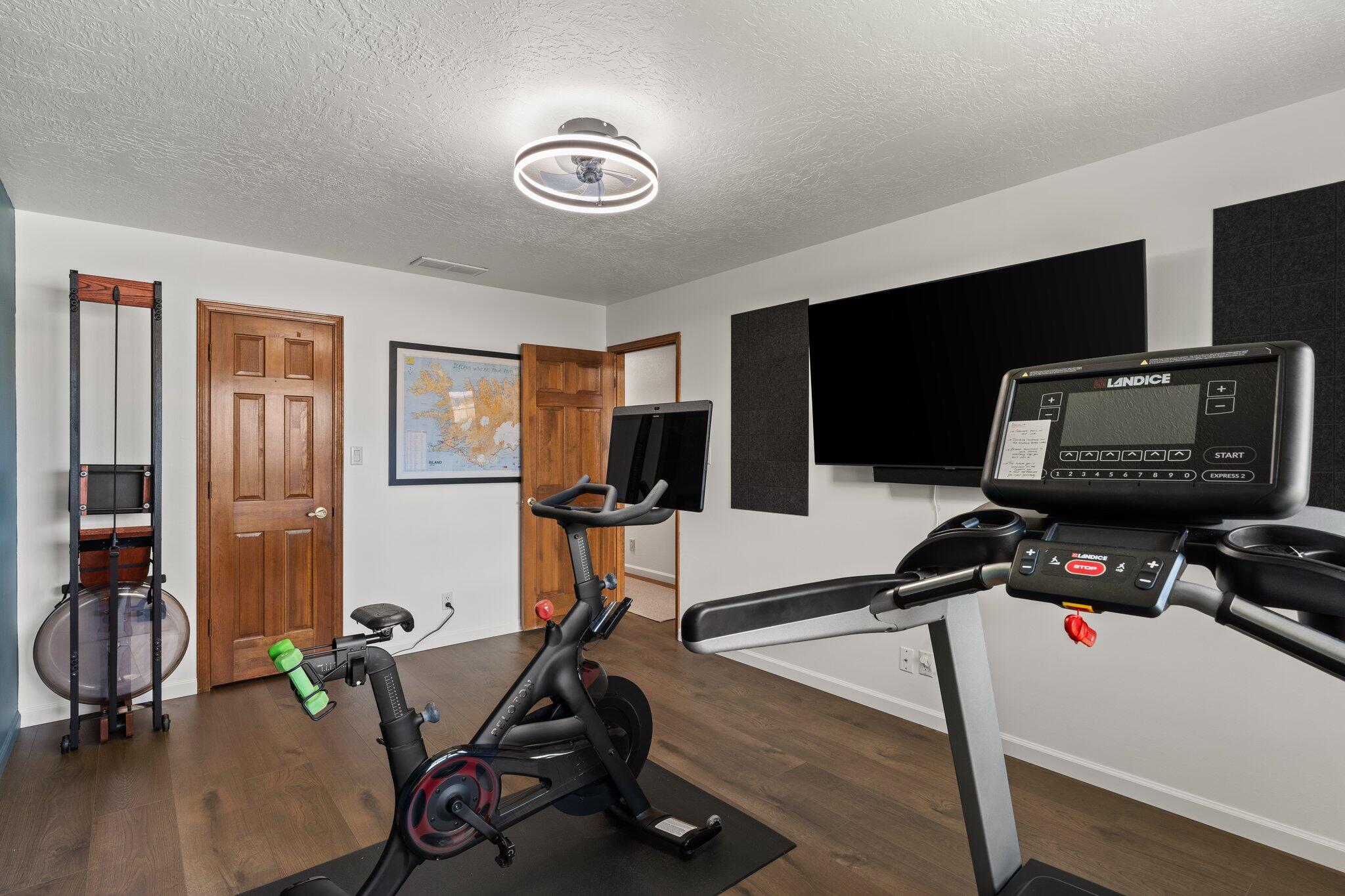 9504 LAYTON Place NE