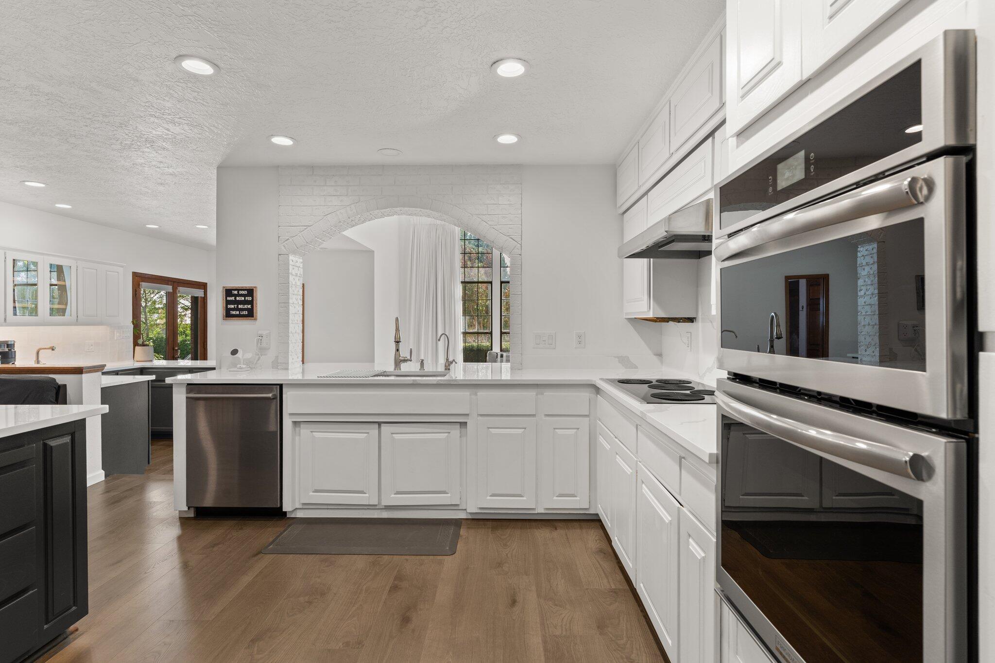 9504 LAYTON Place NE