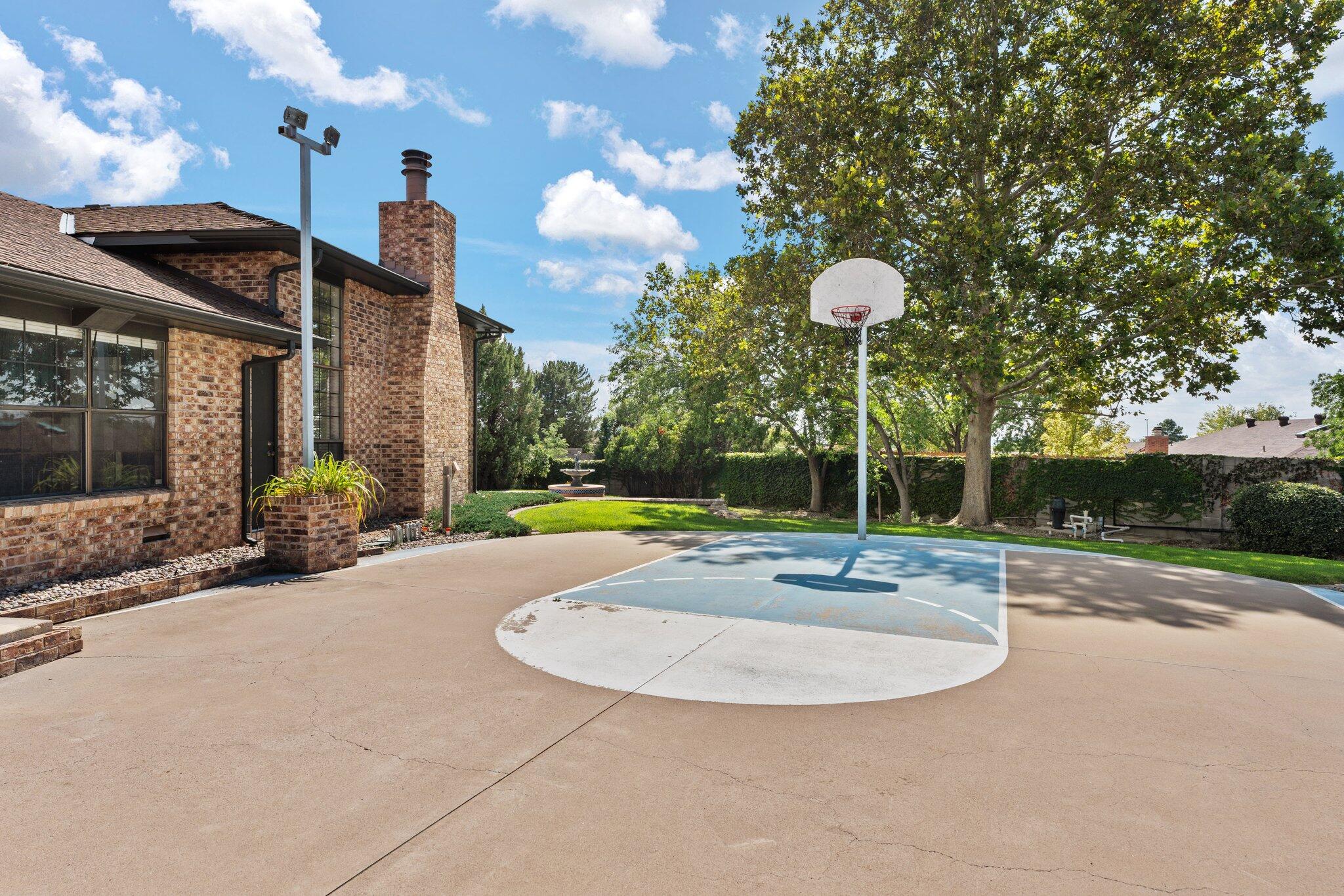 9504 LAYTON Place NE