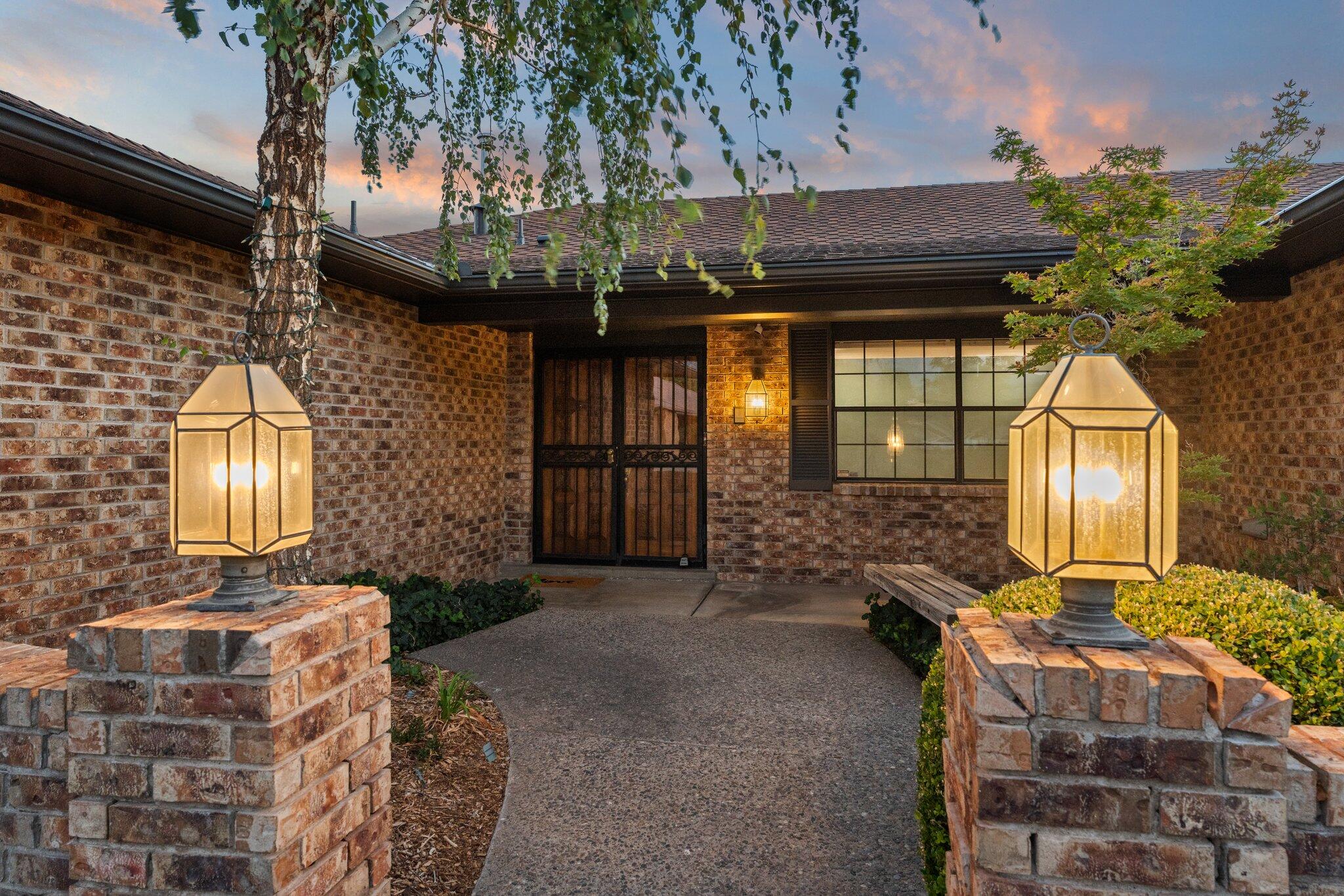 9504 LAYTON Place NE